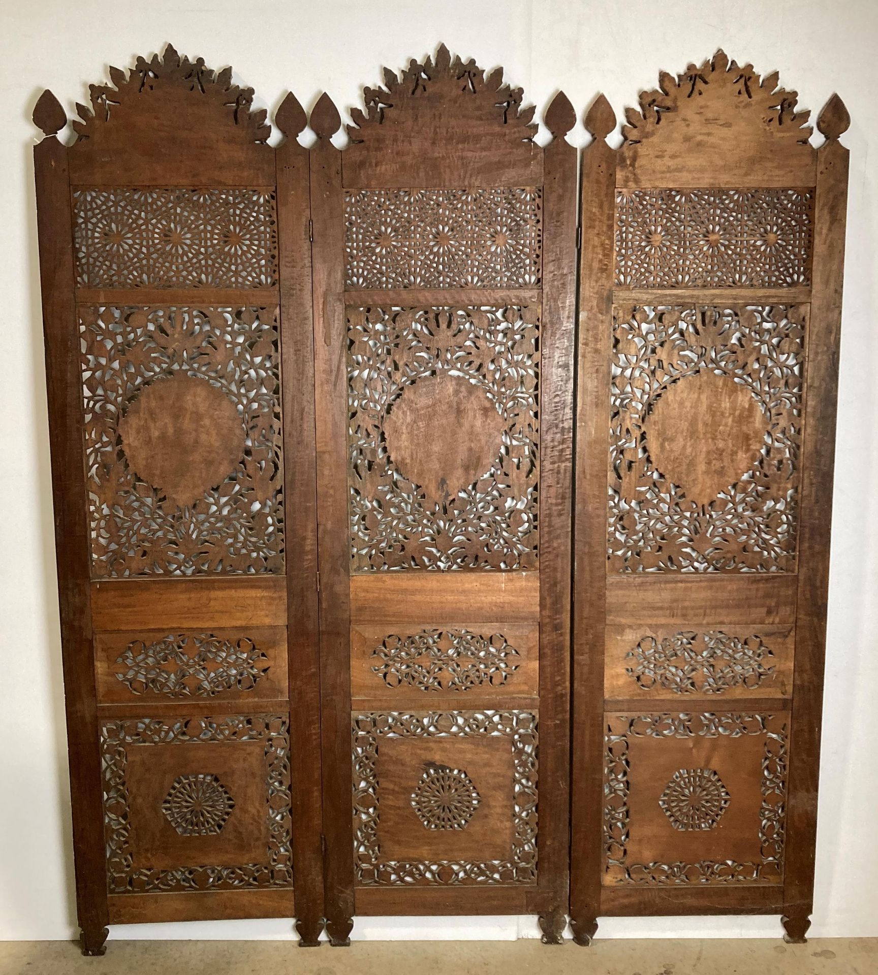 An Asian wooden hand-carved three-panel display screen with detailed peacock to each panel and - Image 11 of 13