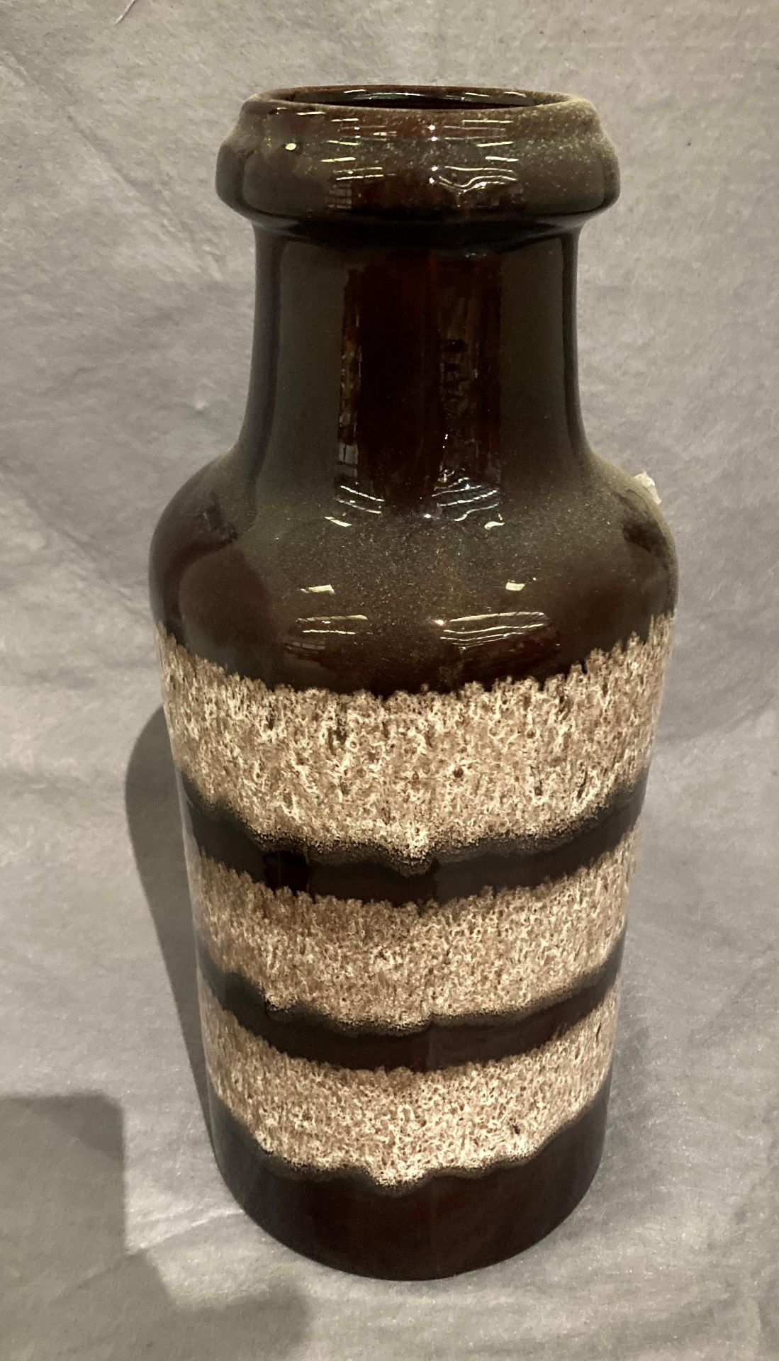A brown two-tone West German vase with handle 36cm high (saleroom location: S1 ENT) - Image 2 of 4