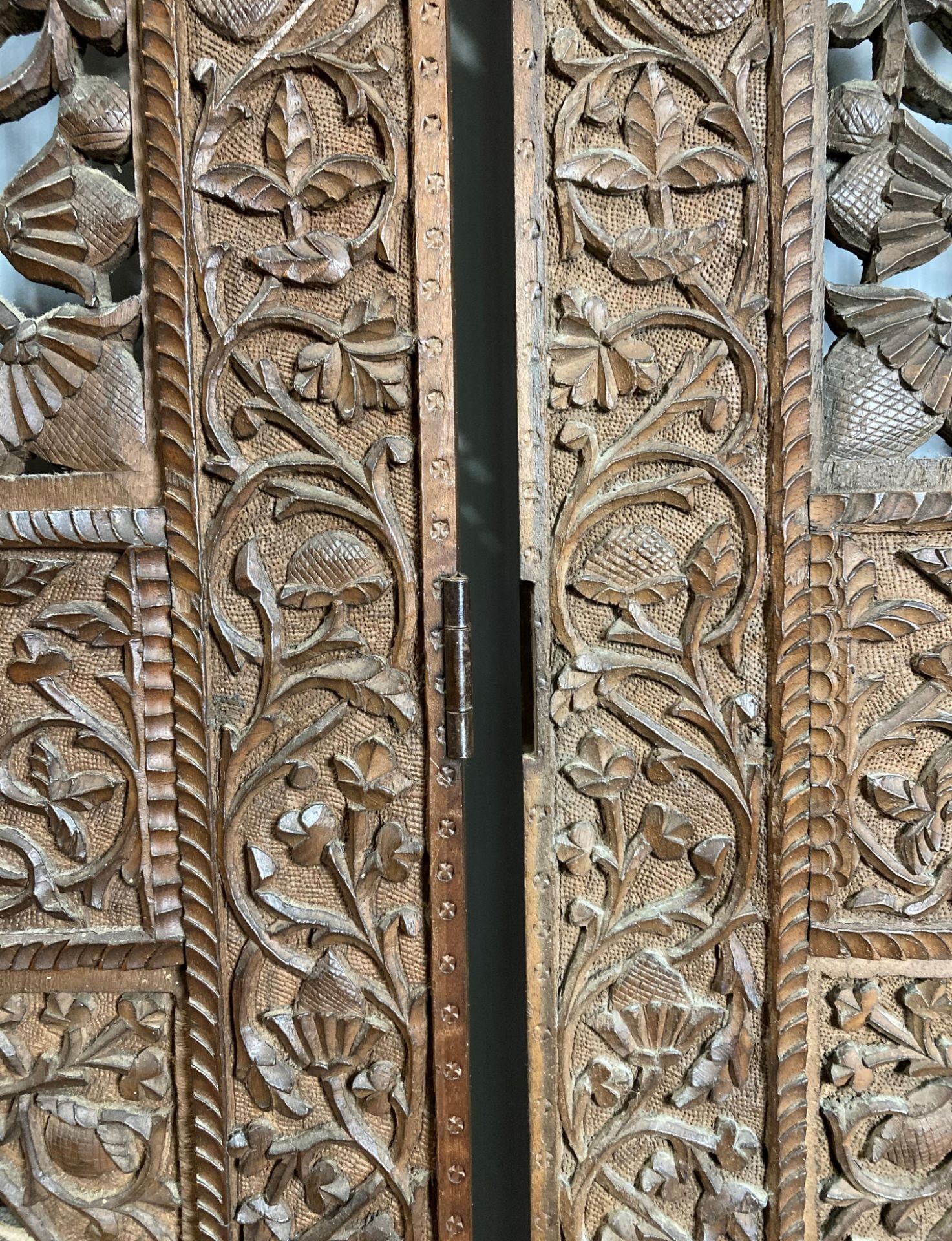 An Asian wooden hand-carved three-panel display screen with detailed peacock to each panel and - Image 10 of 13