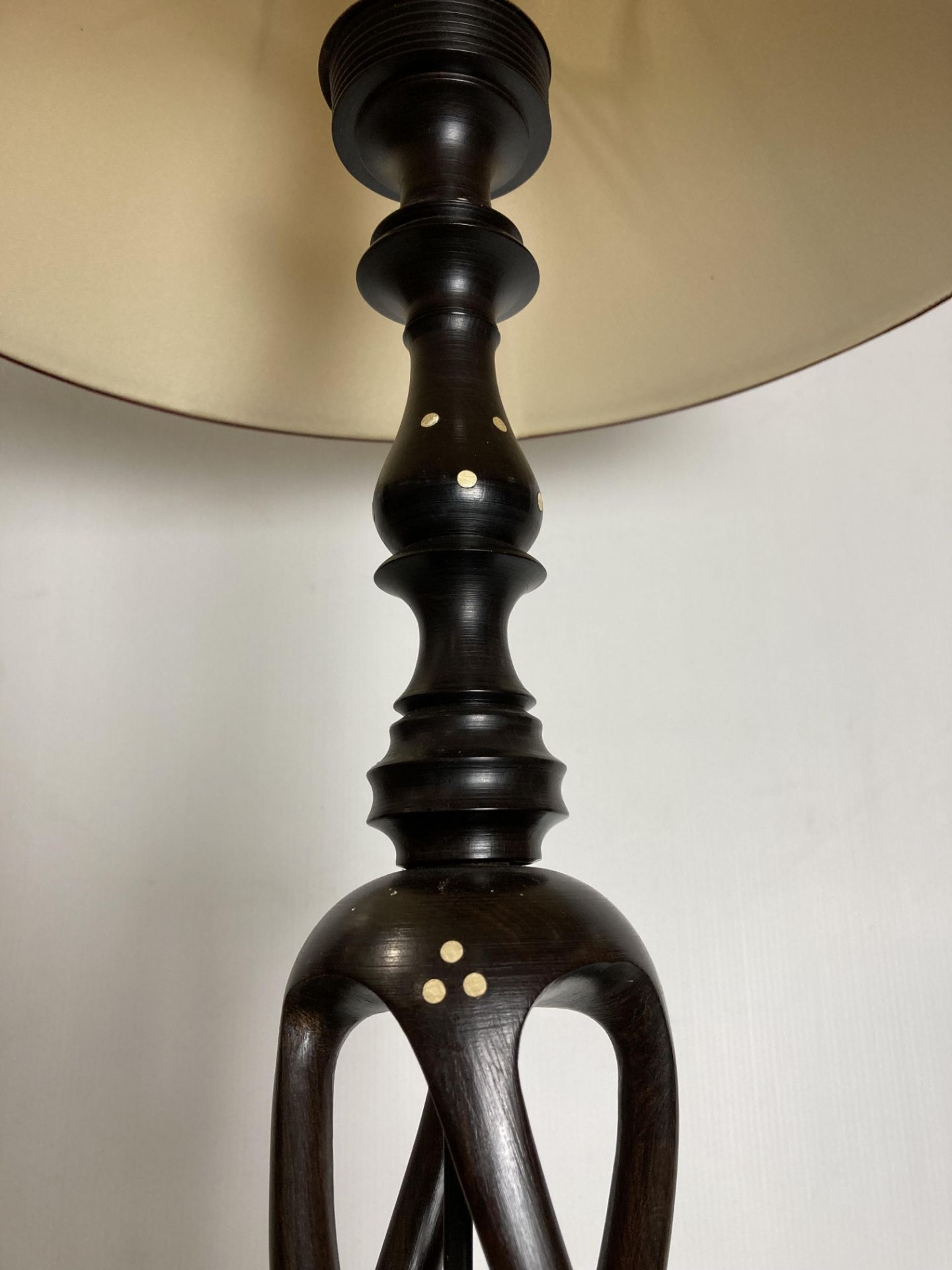Beautiful ebony wooden turned standard lamp with four-stem twisted column inlaid with white spots - Image 4 of 4