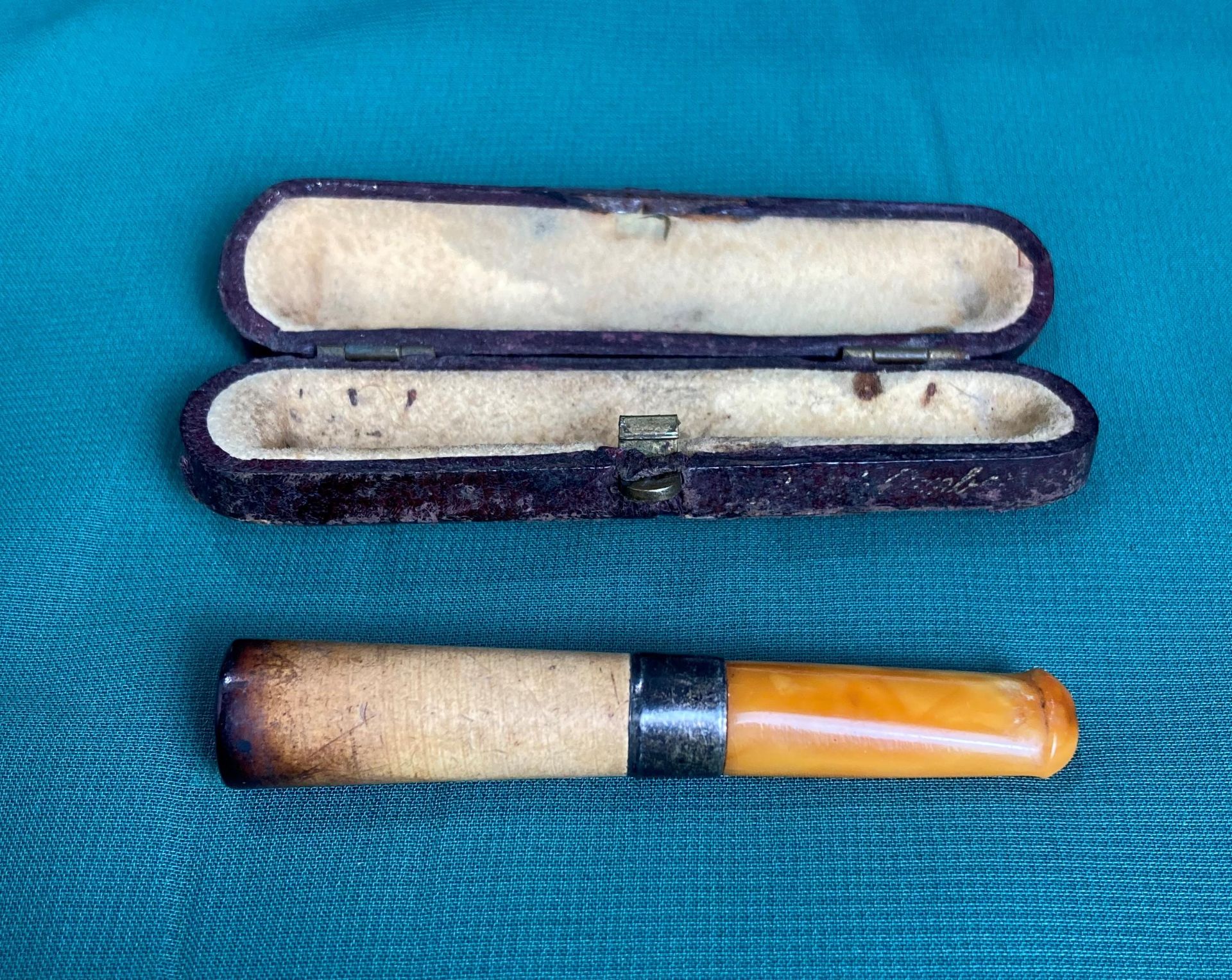 A cigarette holder with possibly amber end and silver collar in original leather case (saleroom - Image 2 of 4