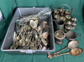 Contents to tray - assorted EP/EPNS and other assorted cutlery and a six-piece egg and spoon