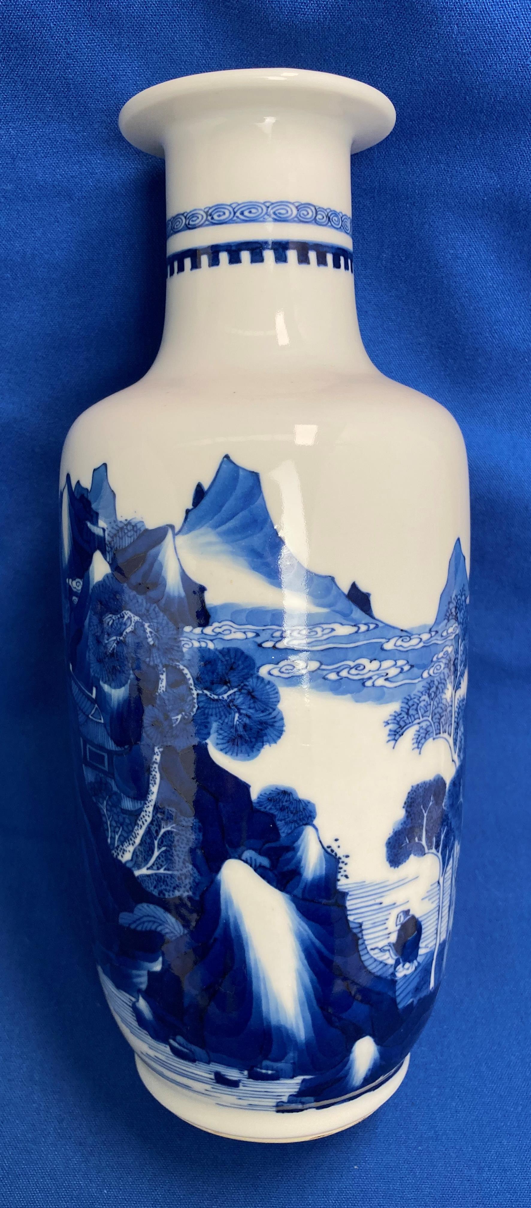 An early Oriental blue and white hand-painted vase with makers 'six' symbol stamp in double circle - Image 13 of 19