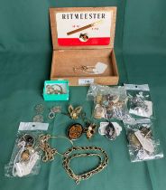 Contents to cigar box - assorted costume jewellery including Scottish brooches, chains,