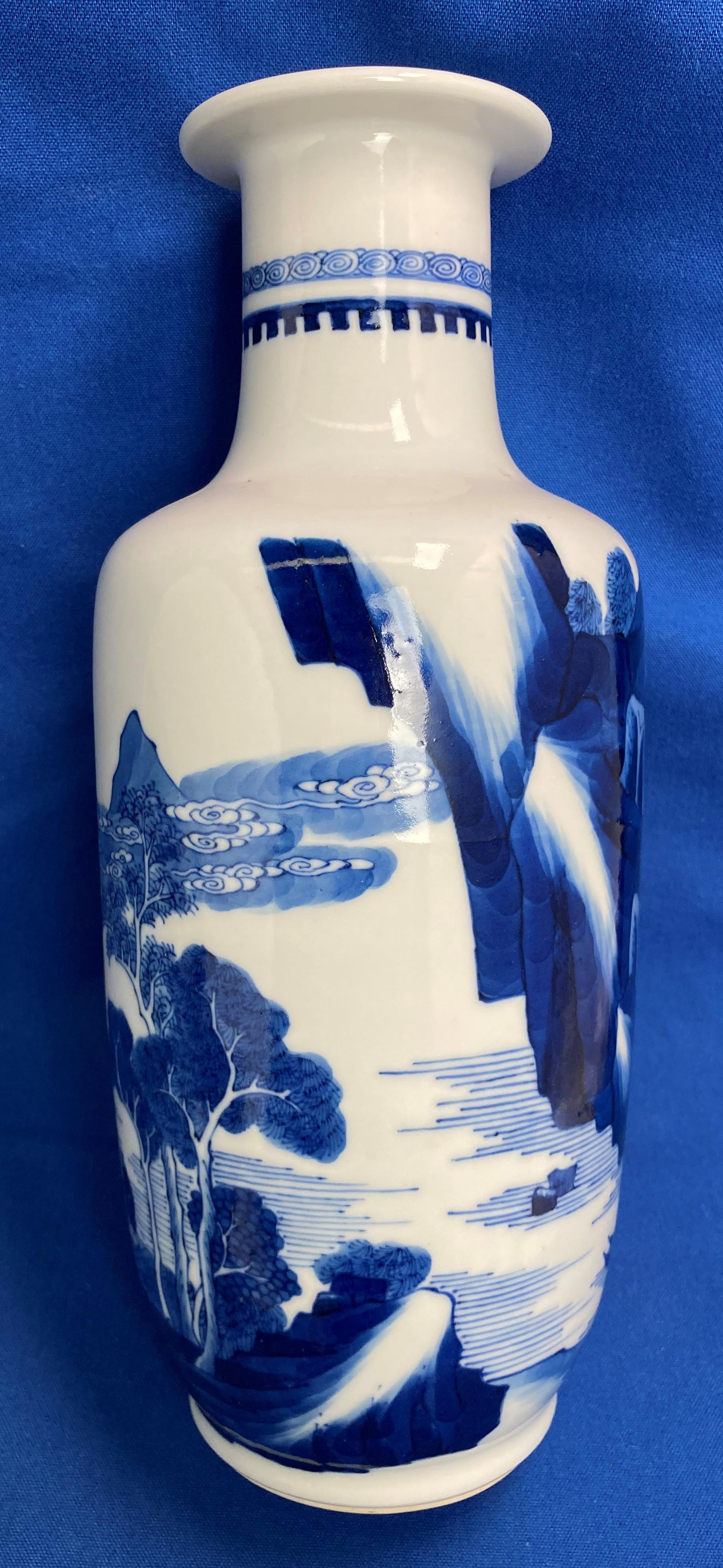 An early Oriental blue and white hand-painted vase with makers 'six' symbol stamp in double circle - Image 15 of 19