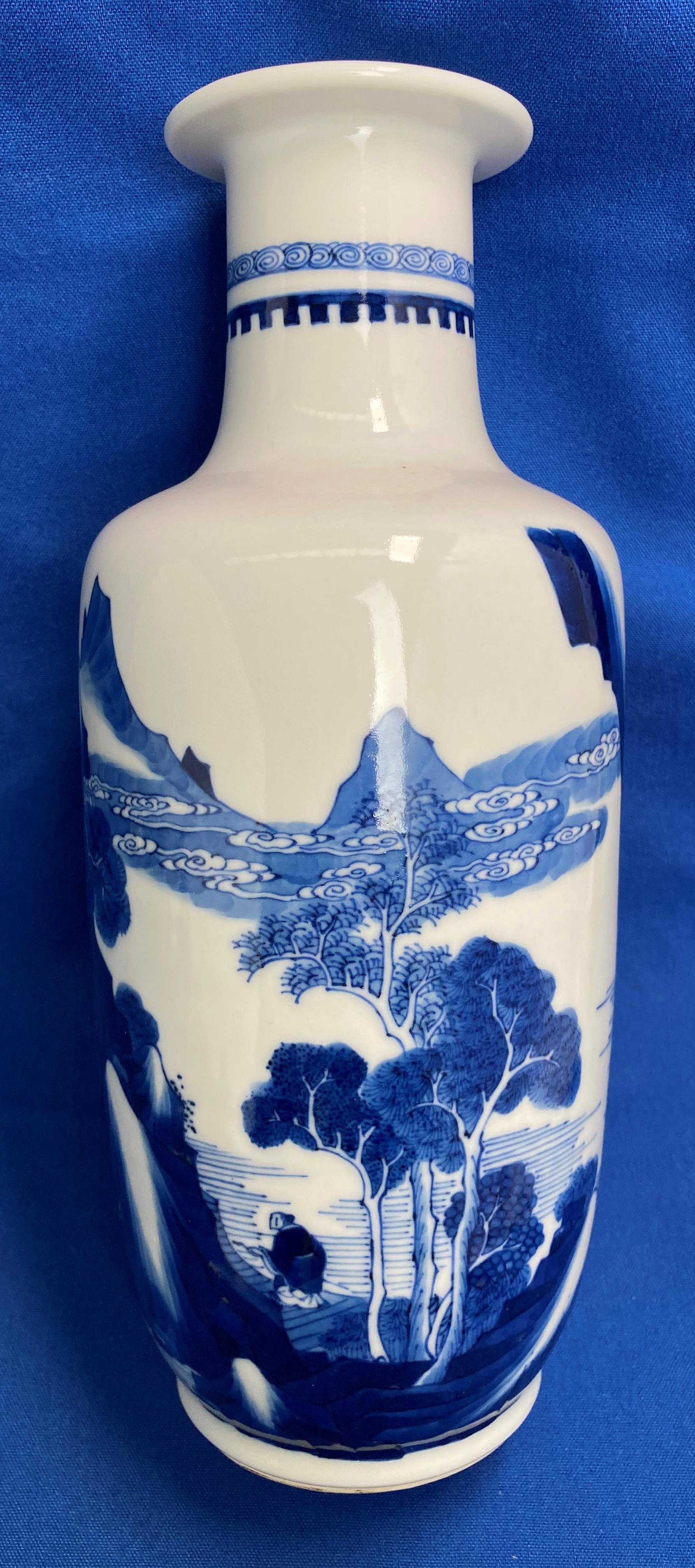 An early Oriental blue and white hand-painted vase with makers 'six' symbol stamp in double circle - Image 14 of 19