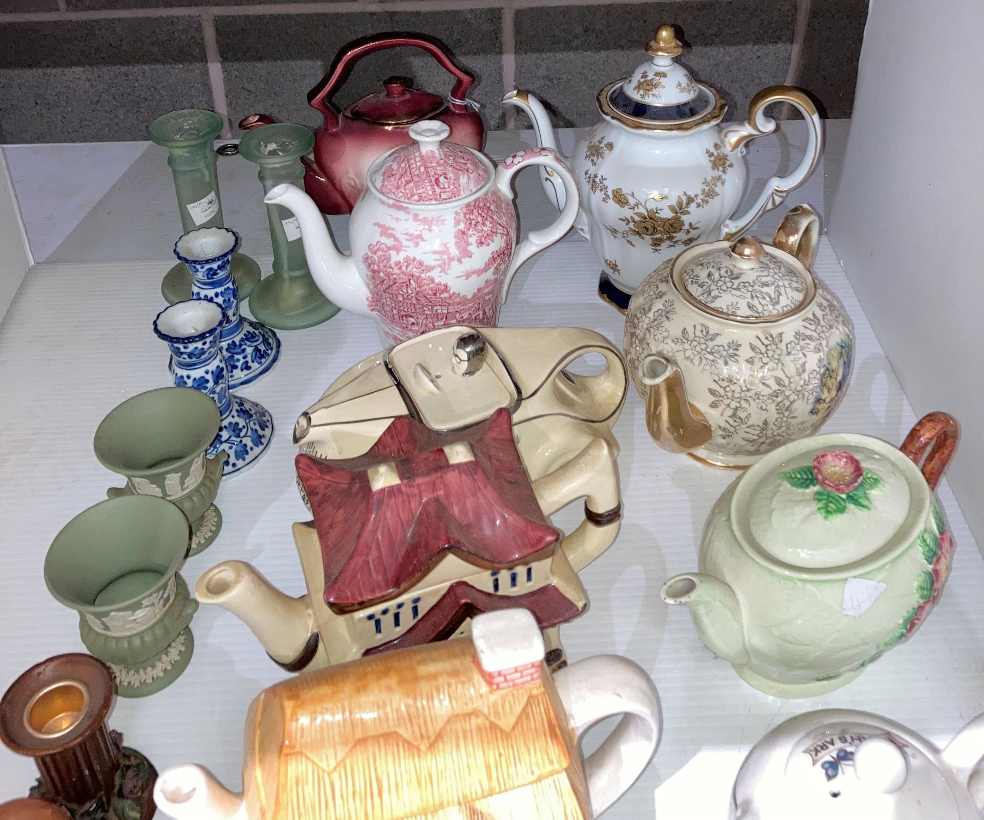 Contents to part of rack - thirteen assorted tea pots including novelty etc by Meakin, Teapottery, - Image 2 of 3