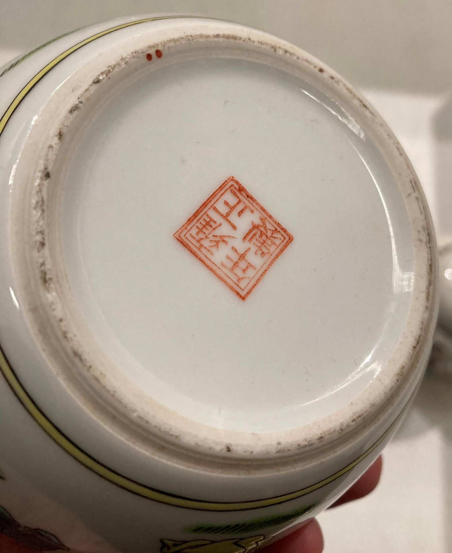 Set of three vintage Famille Rose hand-painted ginger jars (one with repaired lid), 12. - Image 4 of 4