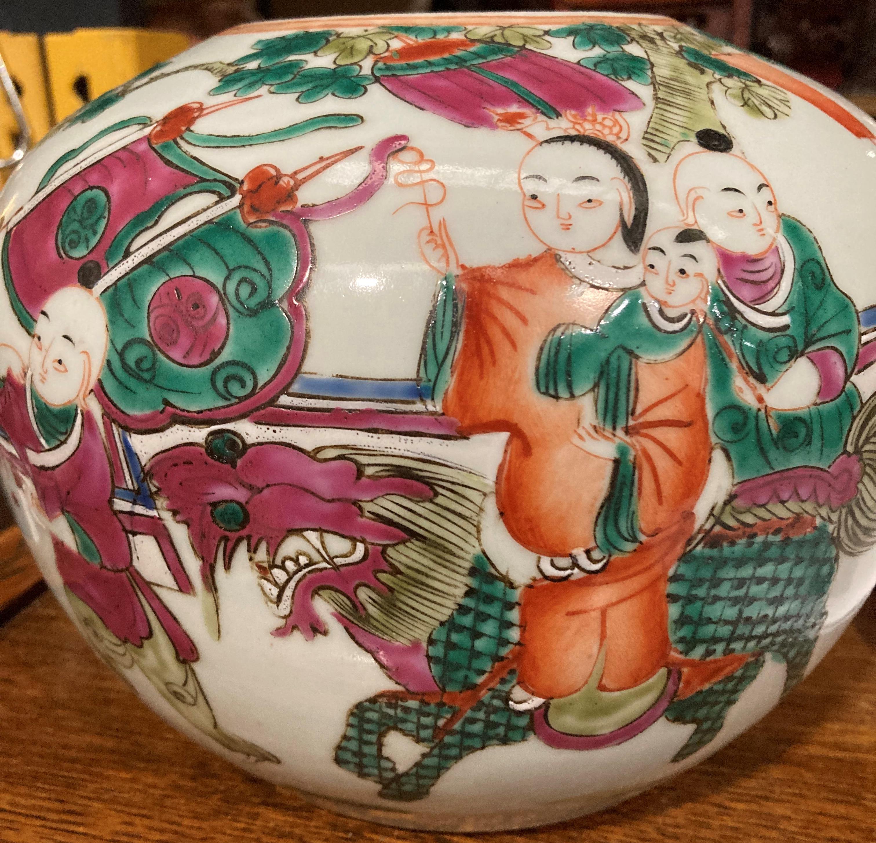 An Antique Chinese ginger jar/shoulder pot - possibly Qing Dynasty - in porcelain with - Image 10 of 17