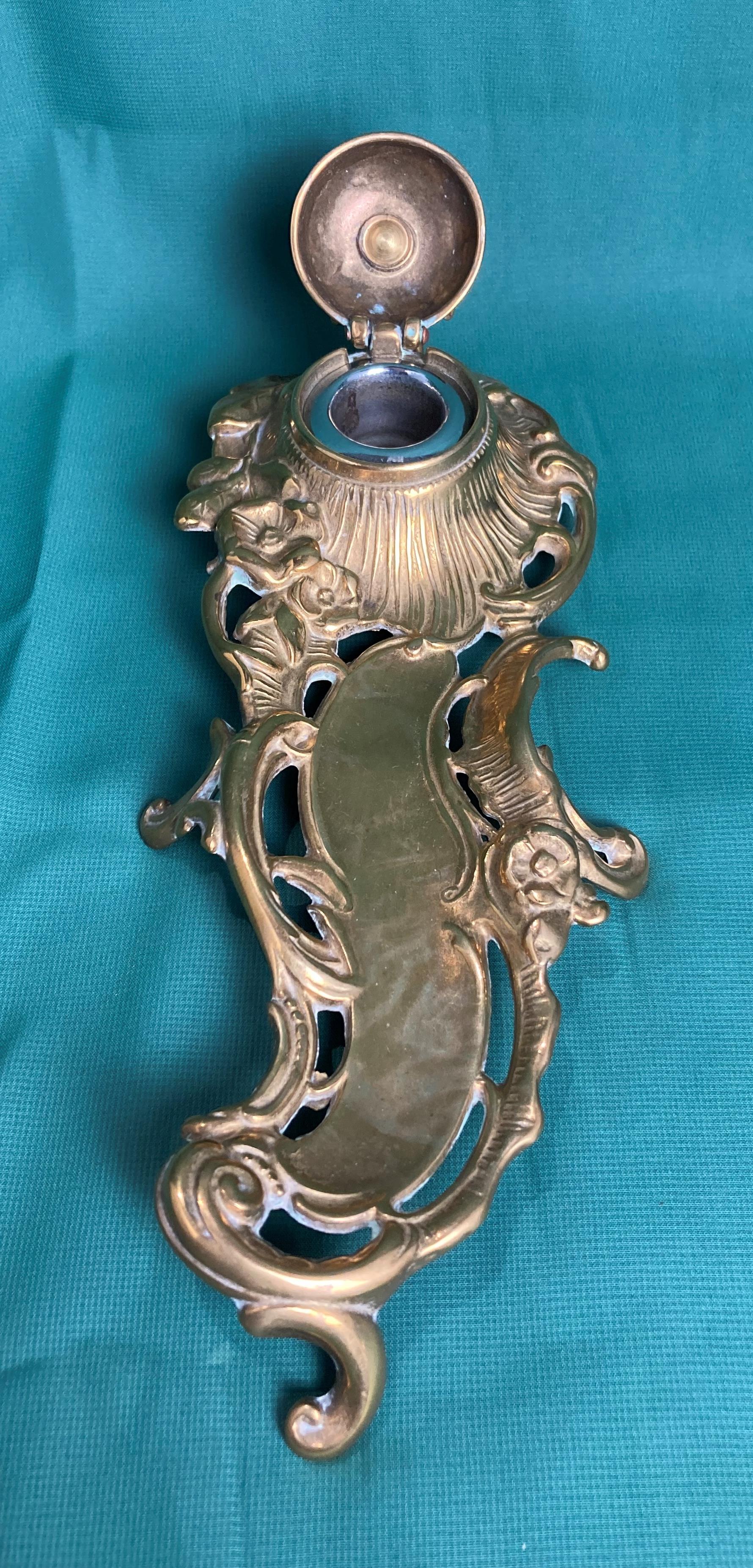 Polished brass Art Nouveau pen rest and ink well stand with bird to lid with metal insert, - Image 2 of 3
