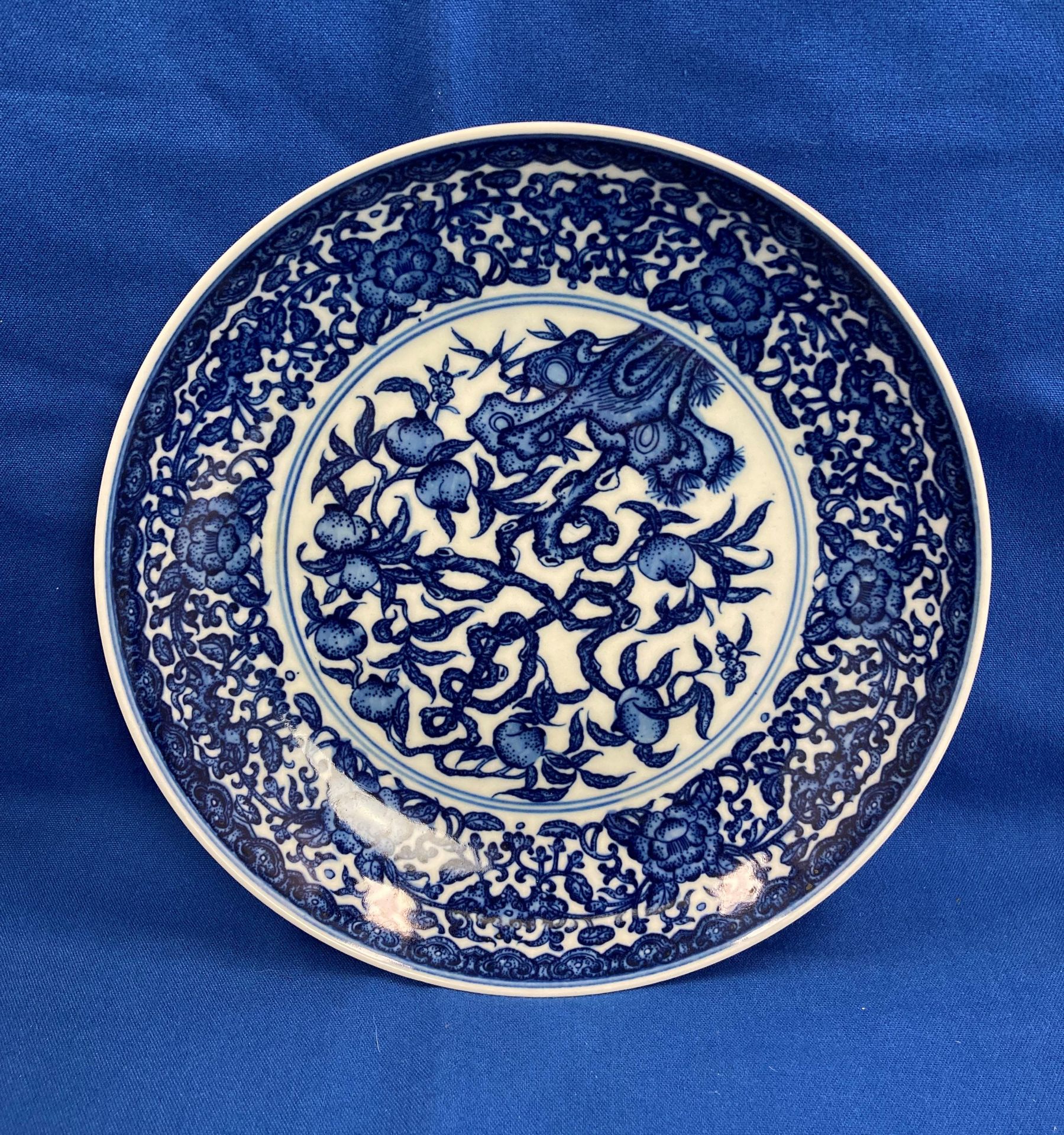 An antique 'Yongzheng' reign blue and white Oriental bowl with fig tree design and six symbol mark - Image 4 of 11