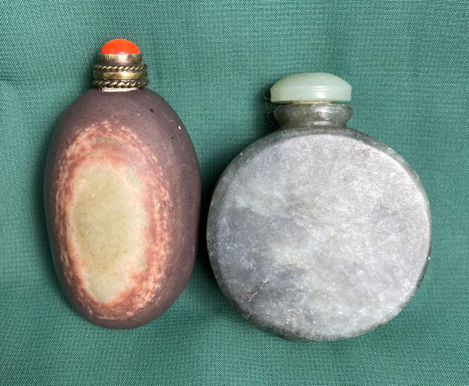 Two assorted jade/jadeite carved snuff bottle stoppers (only one spoon), 5.5cm and 6. - Image 2 of 7