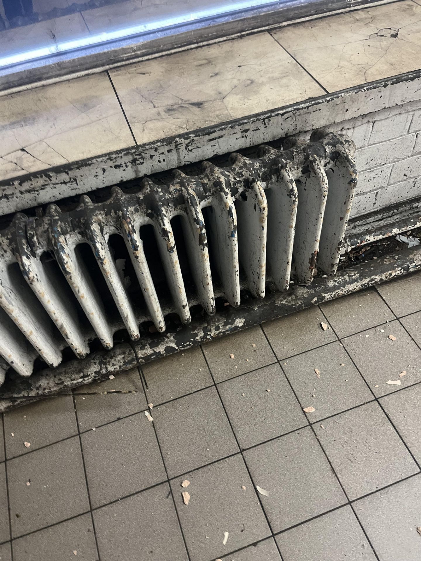 Architectural salvage: large industrial radiator (Please note the successful bidder will be - Image 2 of 3