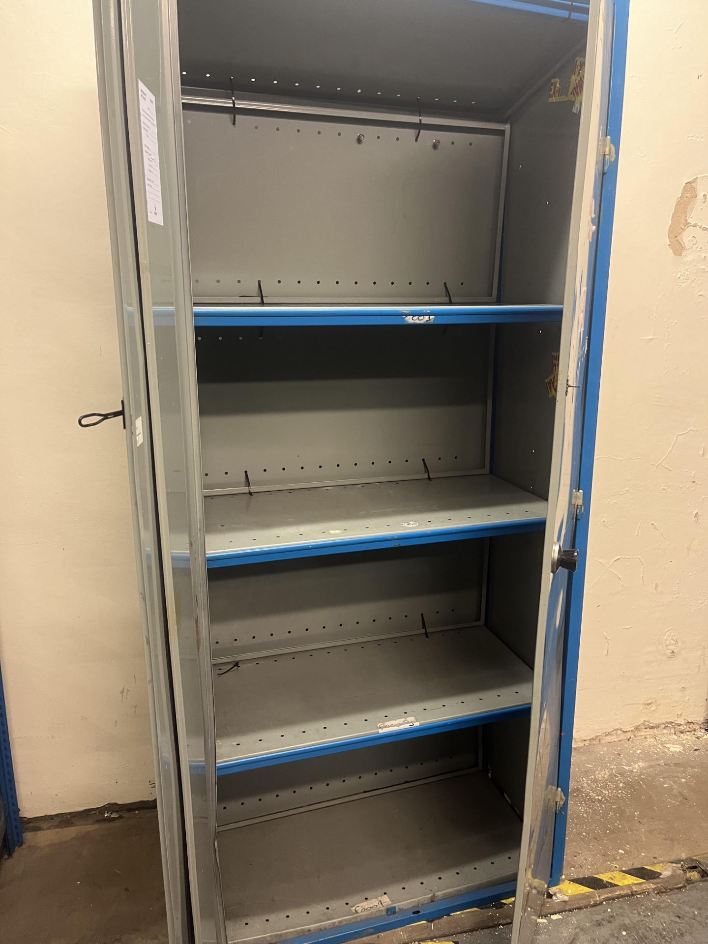 Metal secure storage cabinet - Image 4 of 5