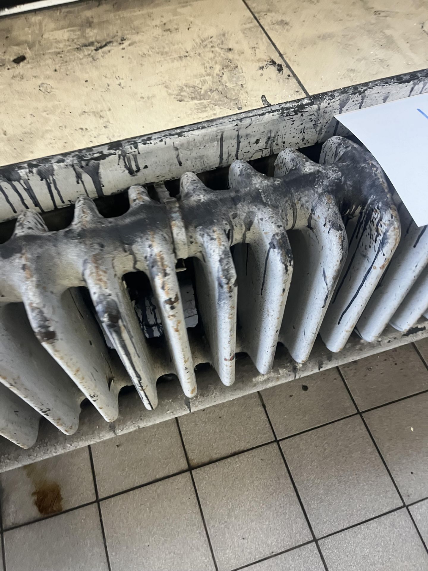Architectural salvage: large industrial radiator (Please note the successful bidder will be - Image 4 of 5