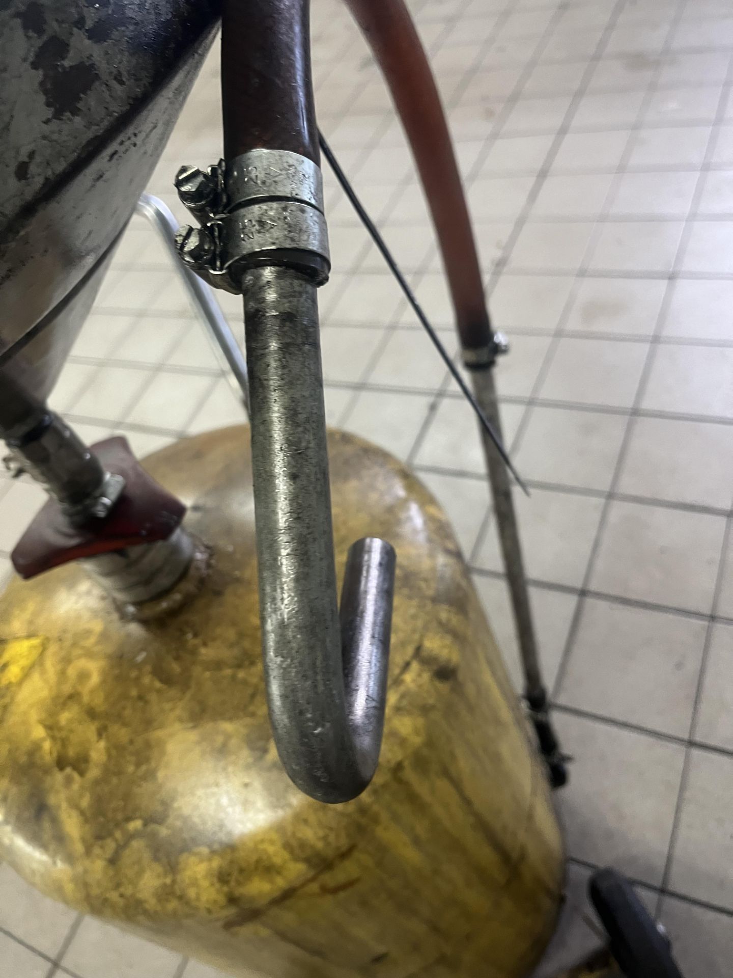 Yellow oil drainer (needs a clean but in working order) - Image 2 of 8