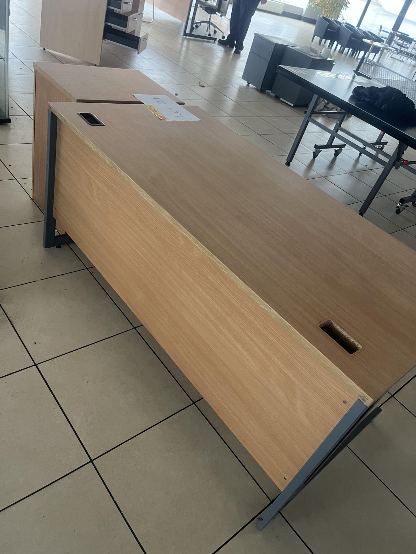 Office desk and a three drawer pedestal - Image 5 of 5