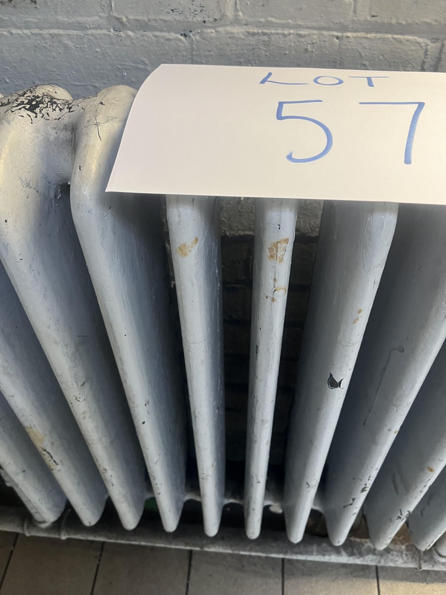 Architectural salvage: medium industrial radiator (Please note the successful bidder will be - Bild 4 aus 4