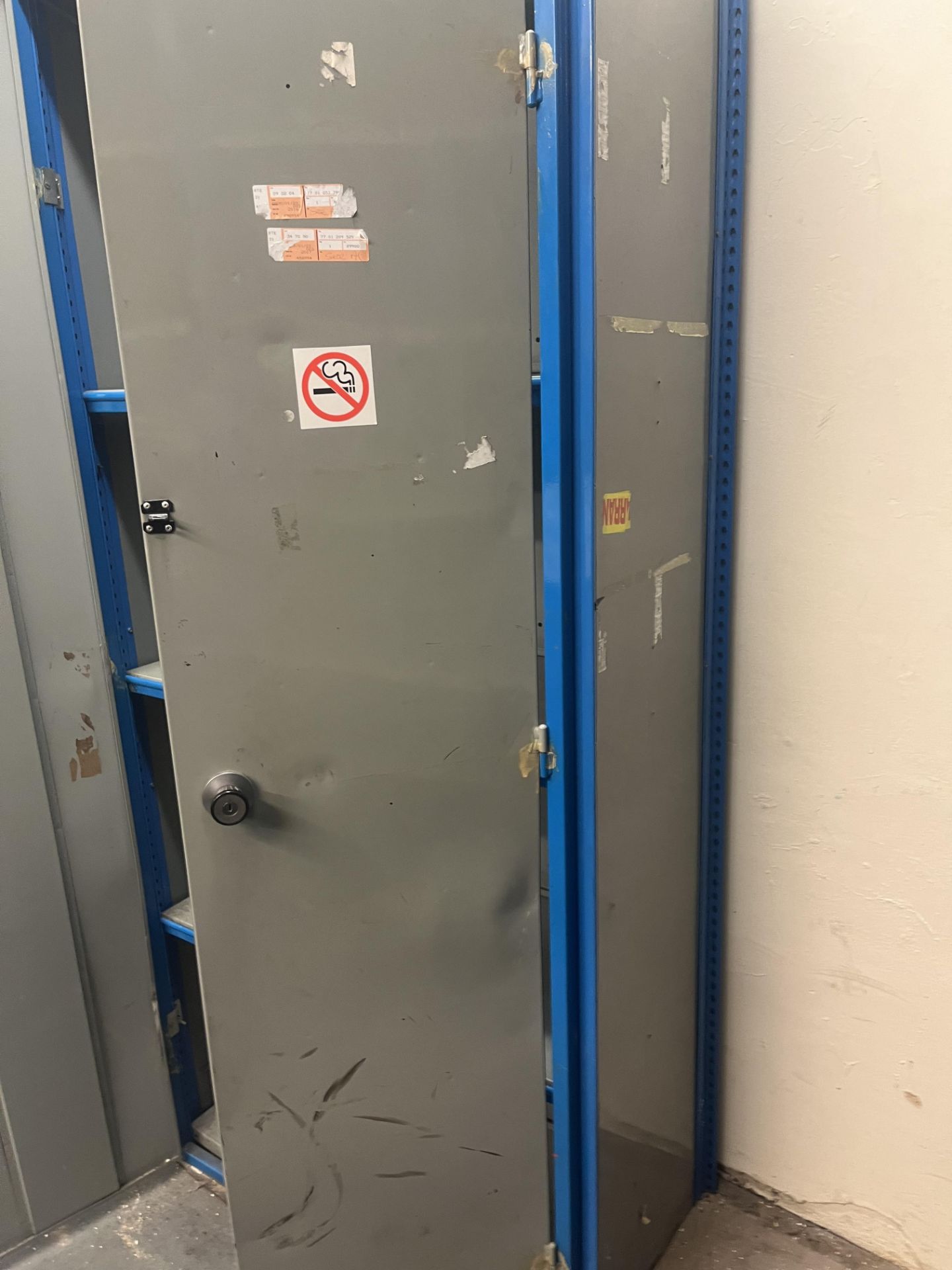 Metal secure storage cabinet - Image 5 of 5