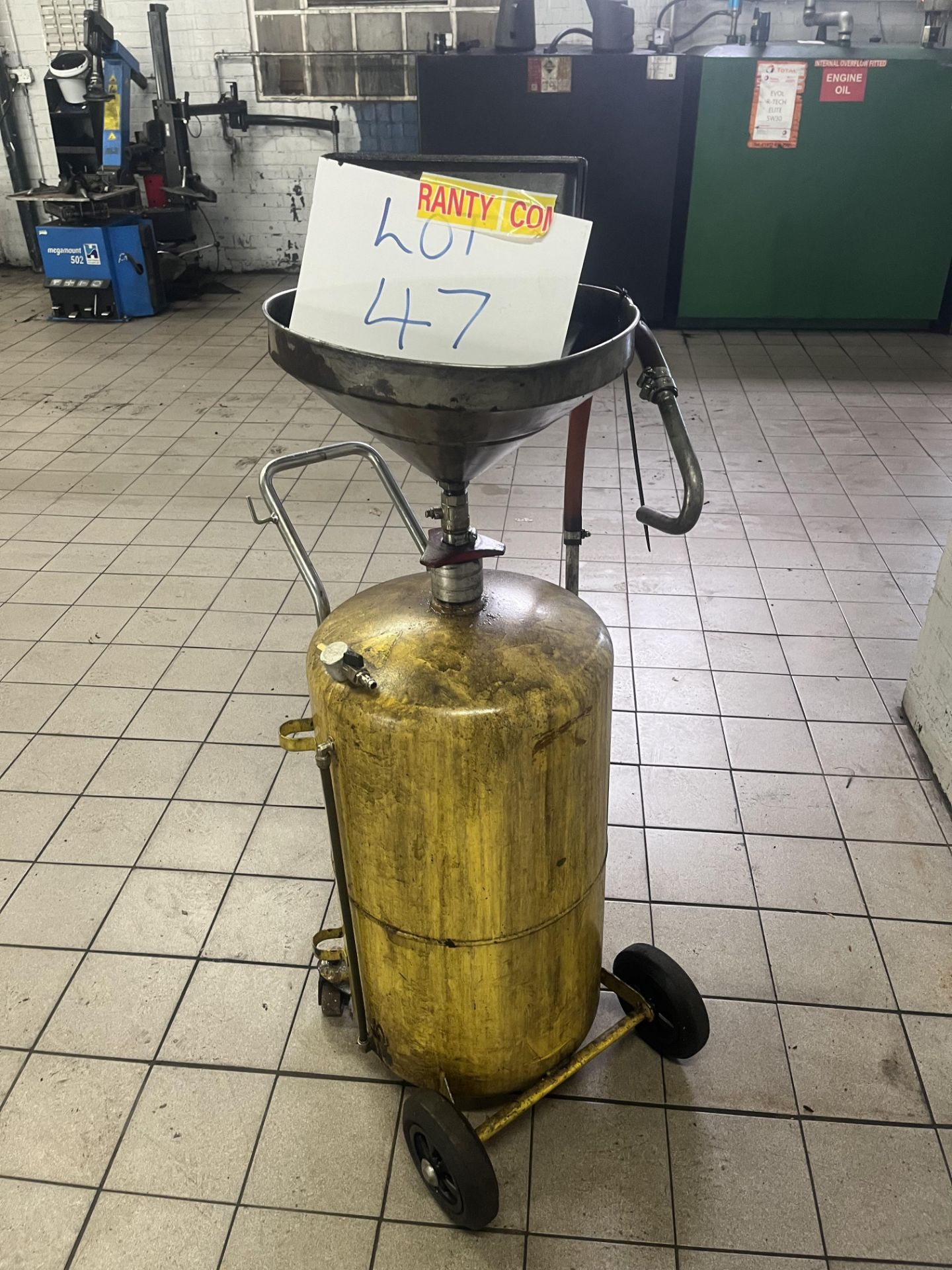Yellow oil drainer (needs a clean but in working order)