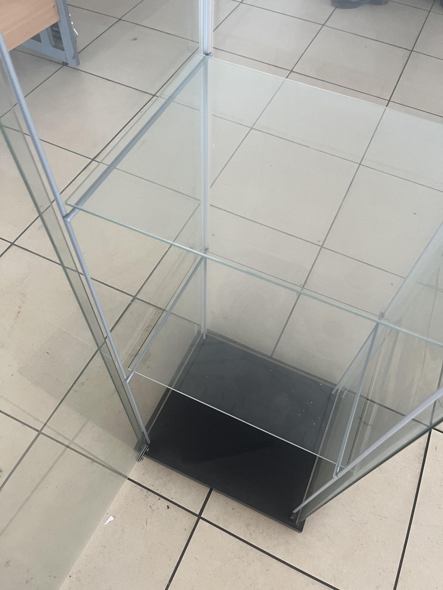 Glass display cabinet - Image 4 of 4