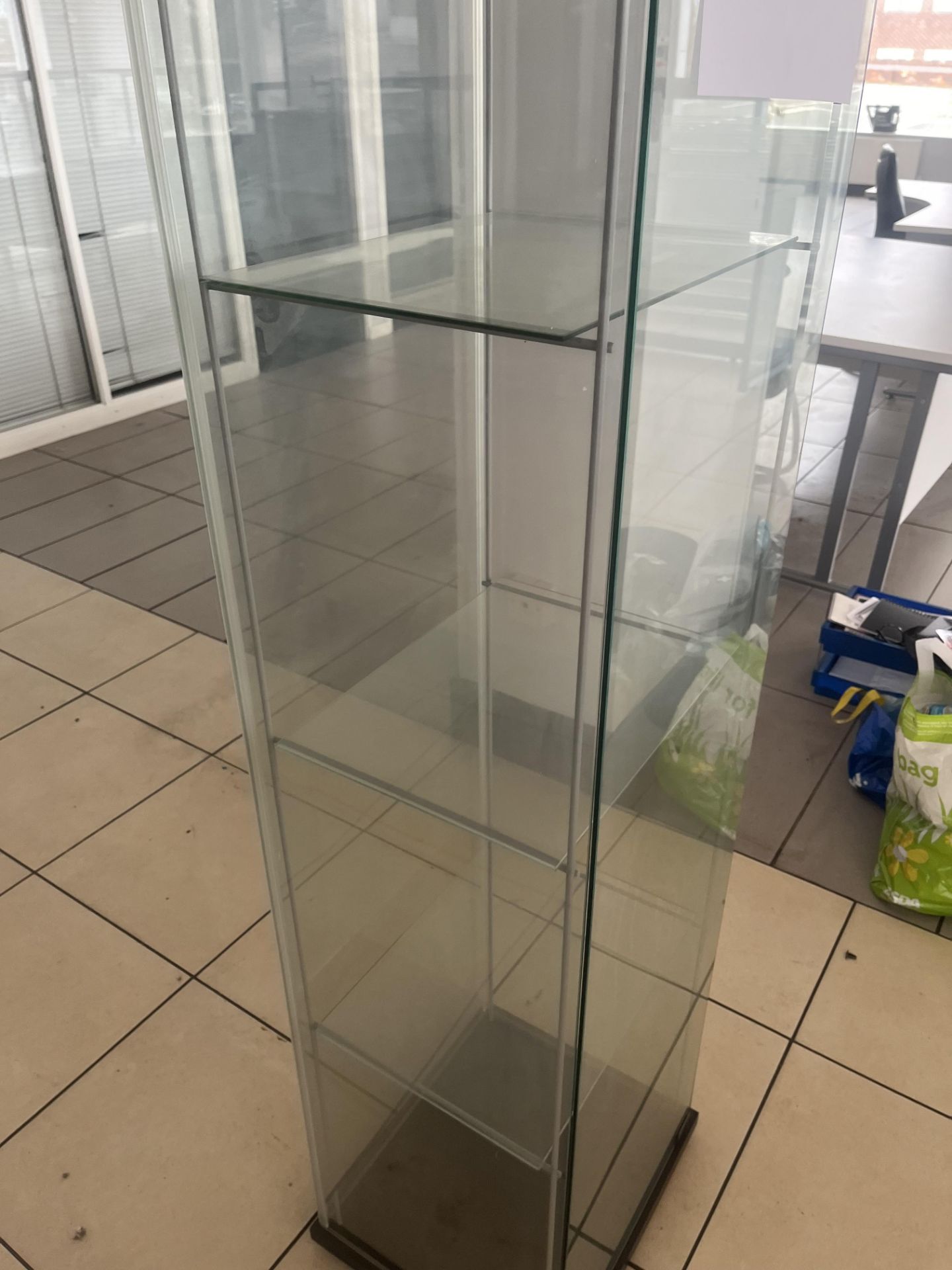 Glass display cabinet - Image 2 of 4