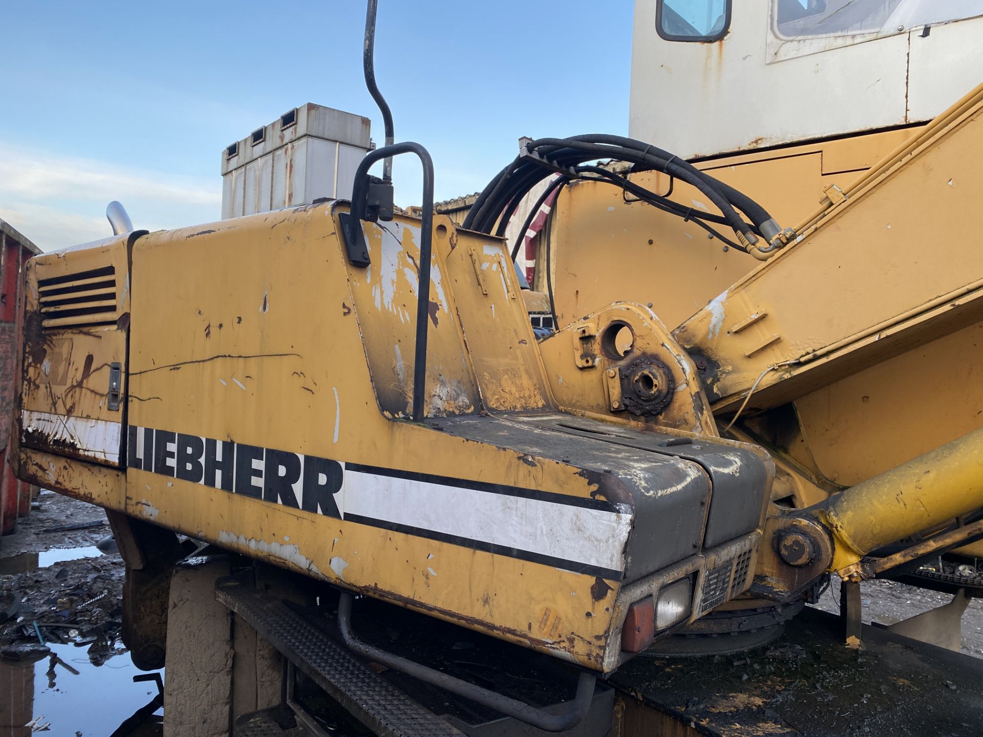 Liebherr 912 Litronic Wheeled and adapted scrap yard material handler with extended reach. - Image 6 of 10