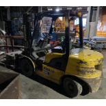 Hyundai 30D-7E Diesel forklift with triplex mast and piping for side shift,