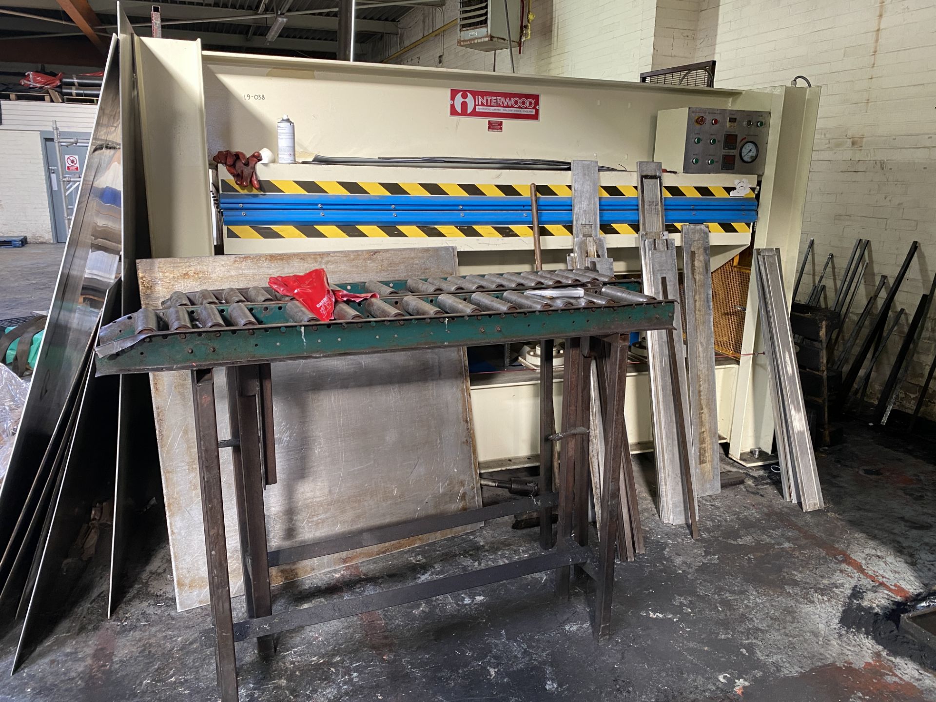 Interwood Type 1MP Press. Overall width of machine 307cm, depth 153cm, height 200cm - Serial no.