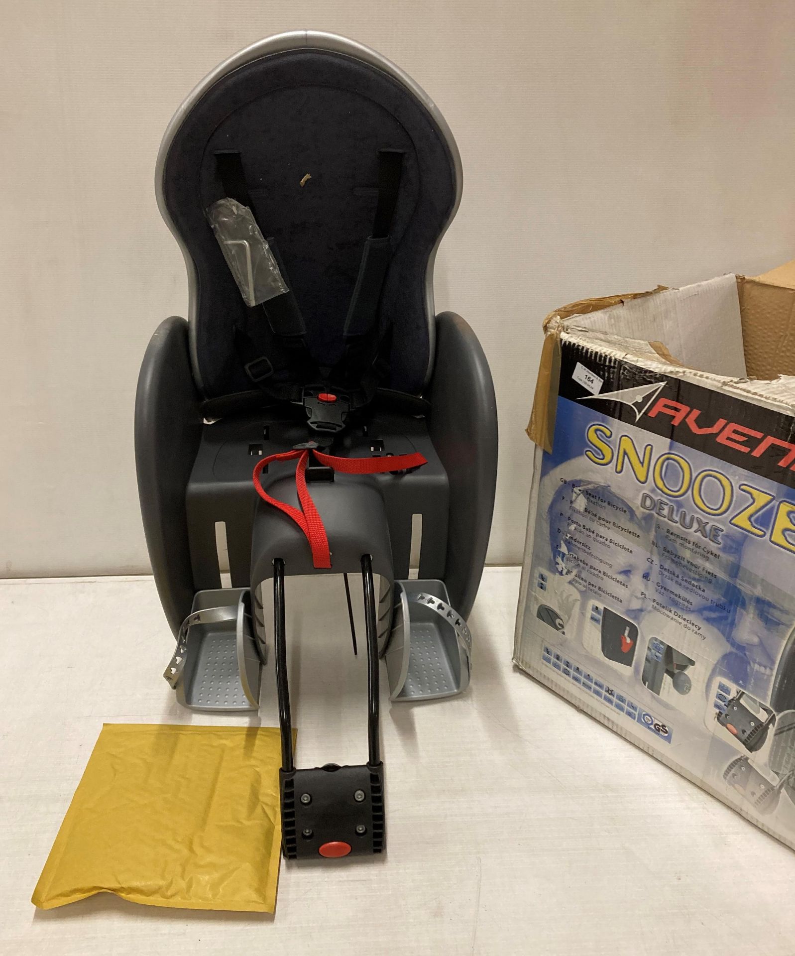 Avenir Snooze Deluxe child's safety bicycle seat (saleroom location: L06)