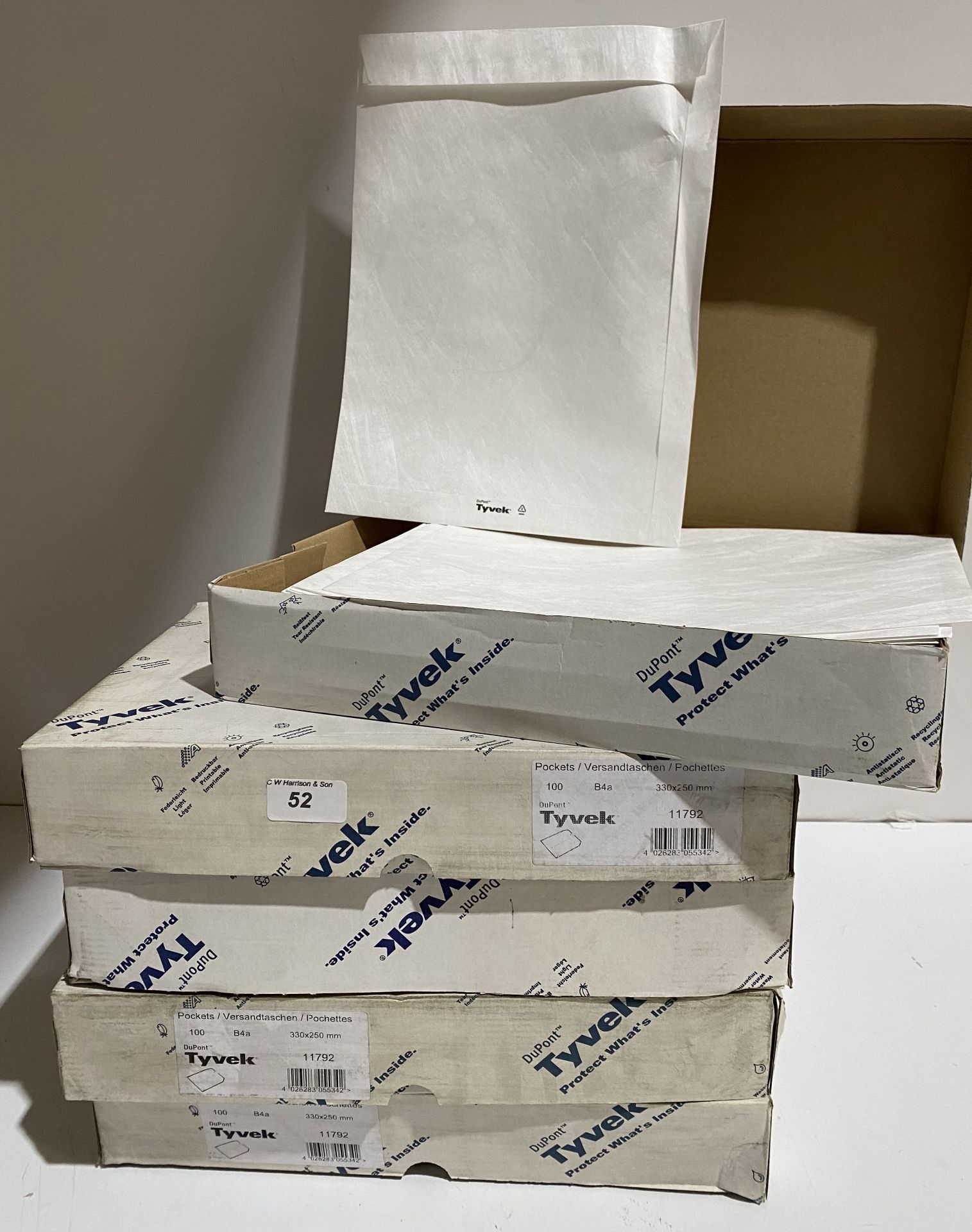 5 x boxes of 100 Tyvek white peel and seal envelopes made with 100% recyclable high density