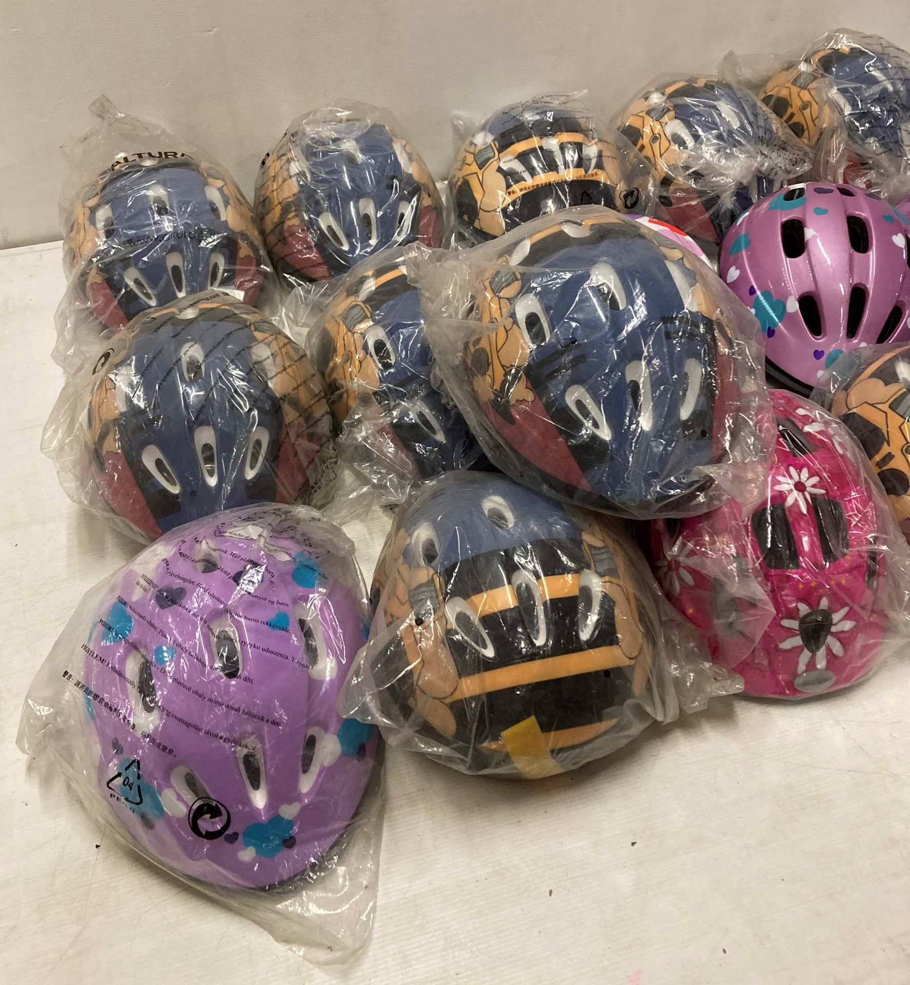 16 x assorted children's bicycle helmets (saleroom location: M06) - Image 3 of 3