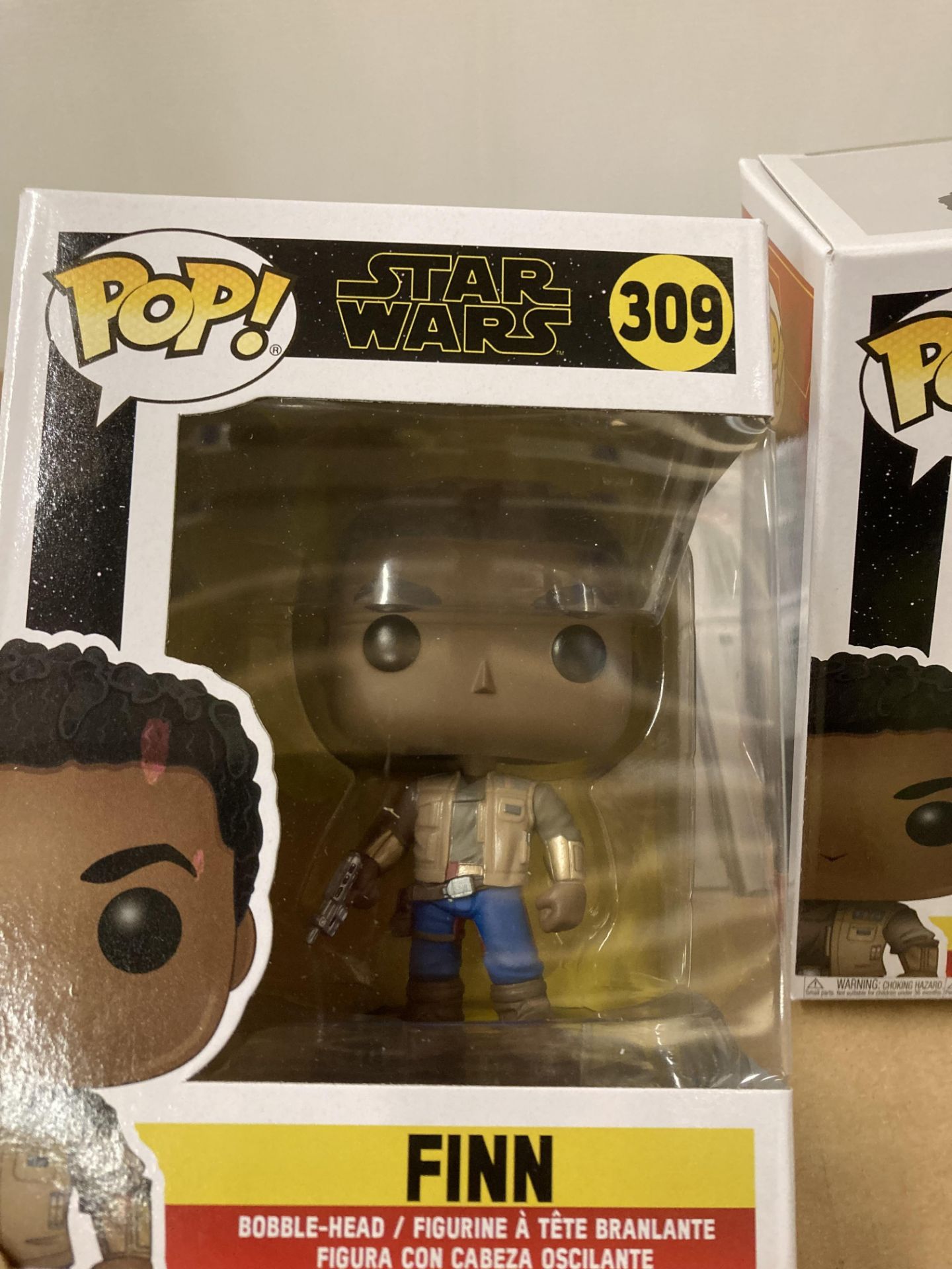 1 x Box of 36 x Funko POP! Figurine Star Wars: The Rise of Skywalker - Finn (saleroom location: - Image 2 of 2