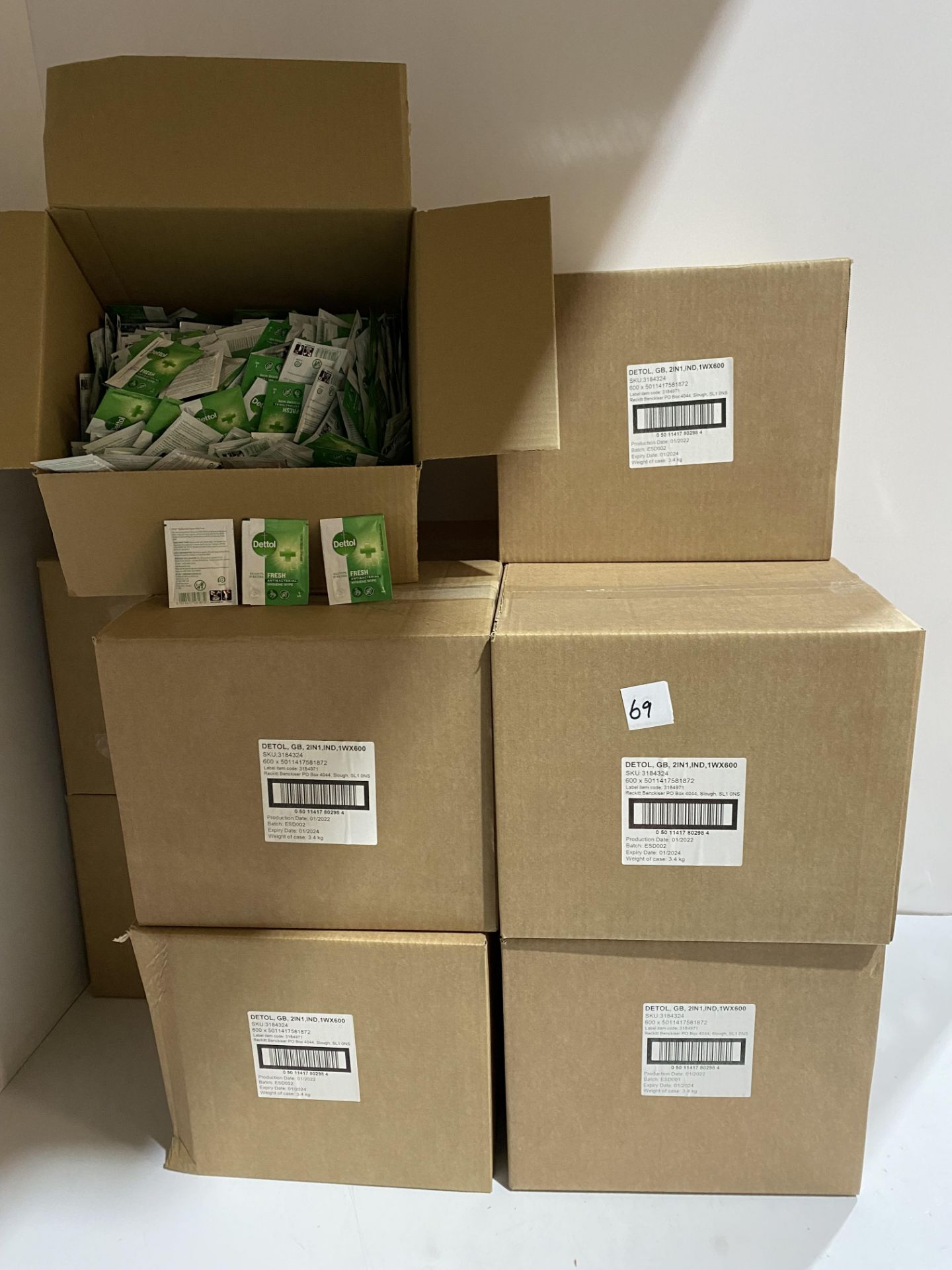10 x boxes of 600 each box Dettol fresh antibacterial hygiene wipes (expiry date Jan 2024 but