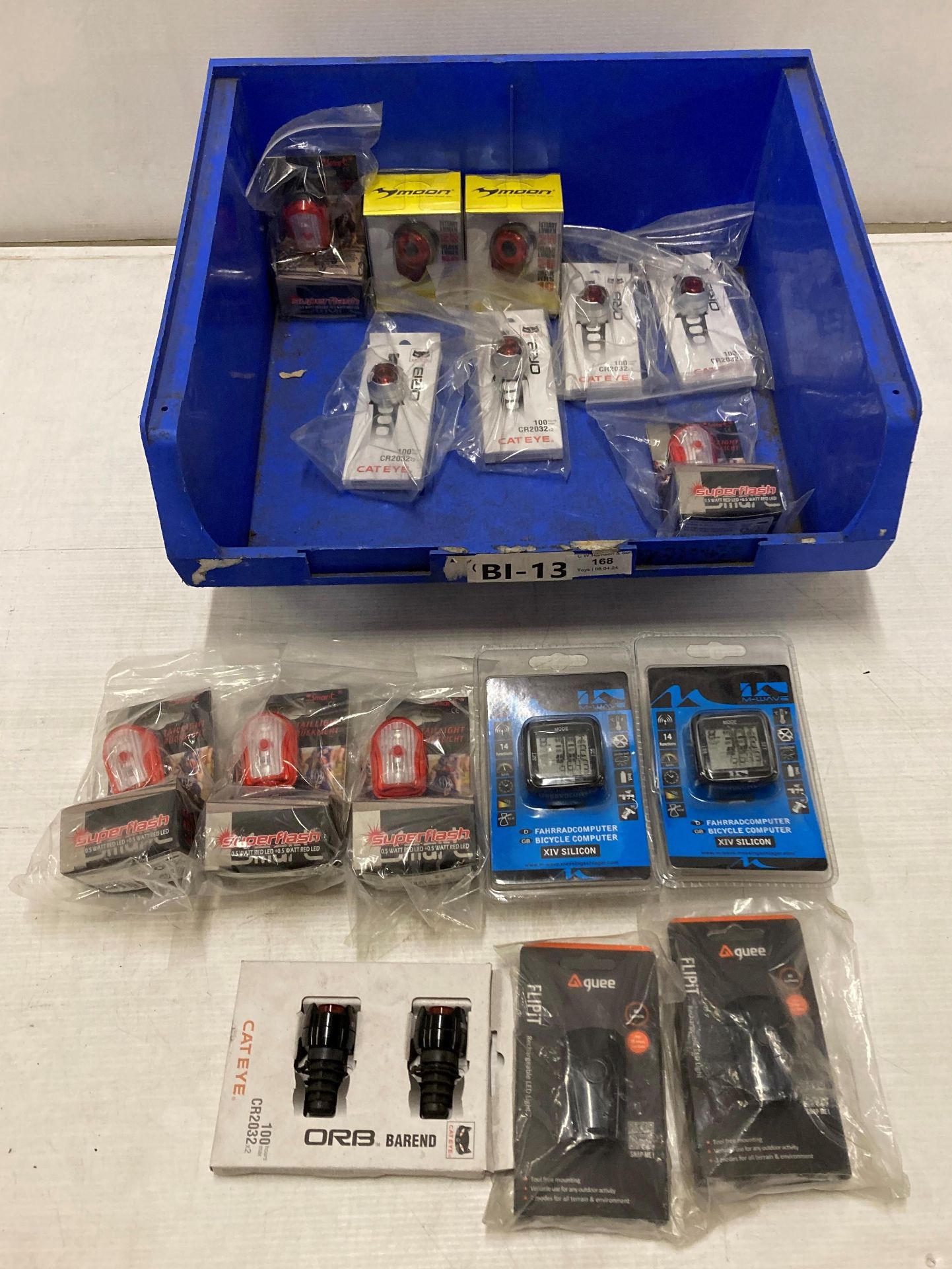 Contents to box - 16 x assorted bicycle components and flashing tail lights (saleroom location: