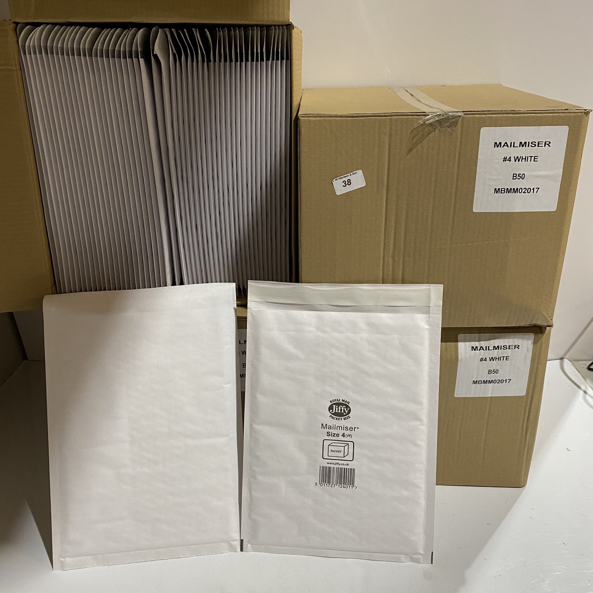 4 x boxes of 50 Royal Mail Jiffy size 4 white packet peel & seal bubble envelopes (saleroom