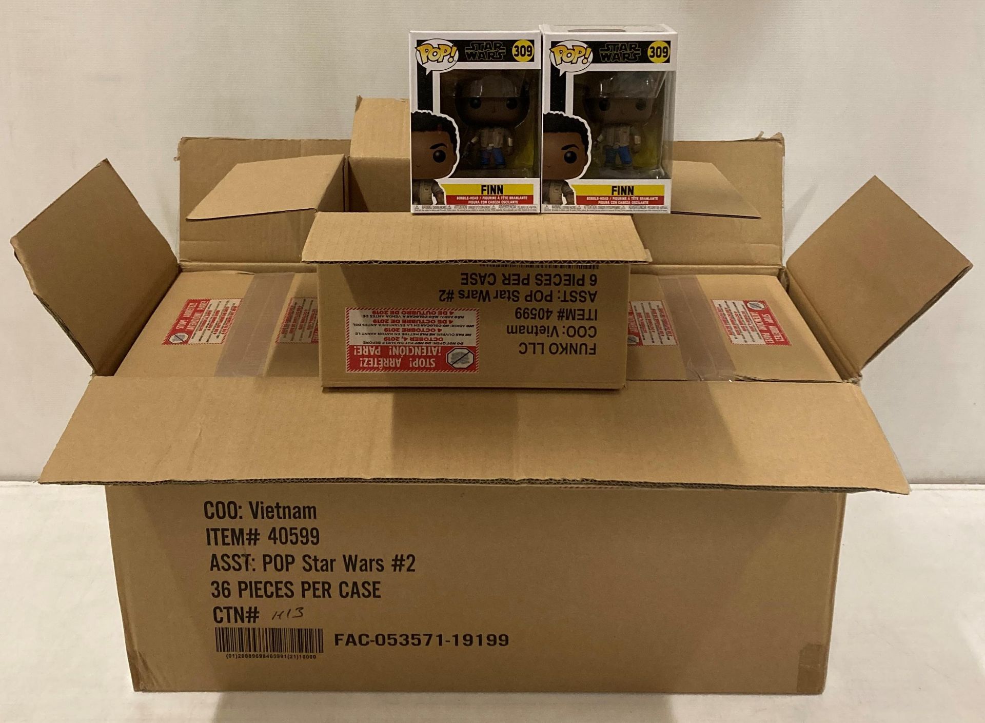 1 x Box of 36 x Funko POP! Figurine Star Wars: The Rise of Skywalker - Finn (saleroom location: