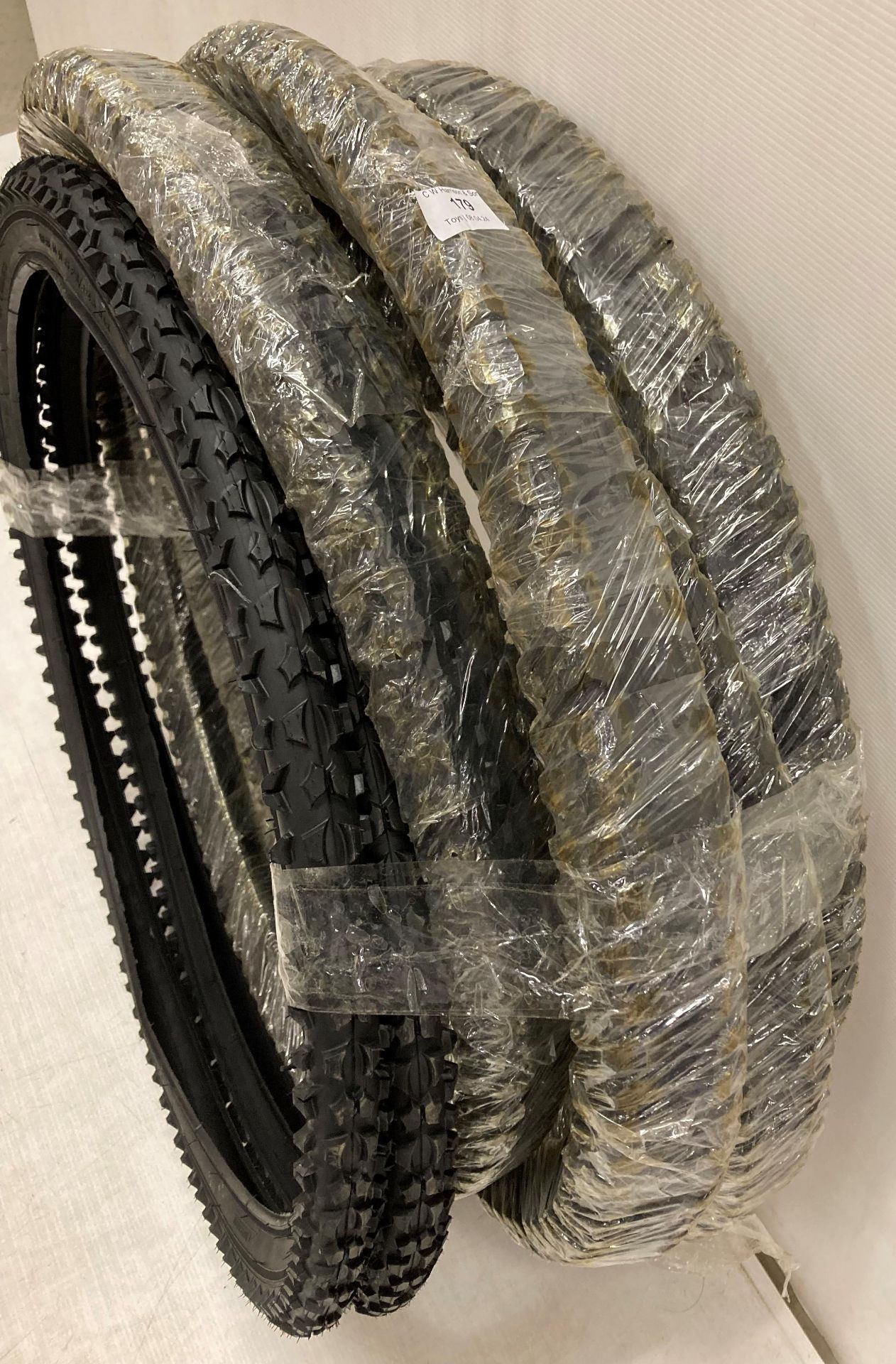 10 x Avocet 26" bicycle tyres (saleroom location: M06) - Image 2 of 2