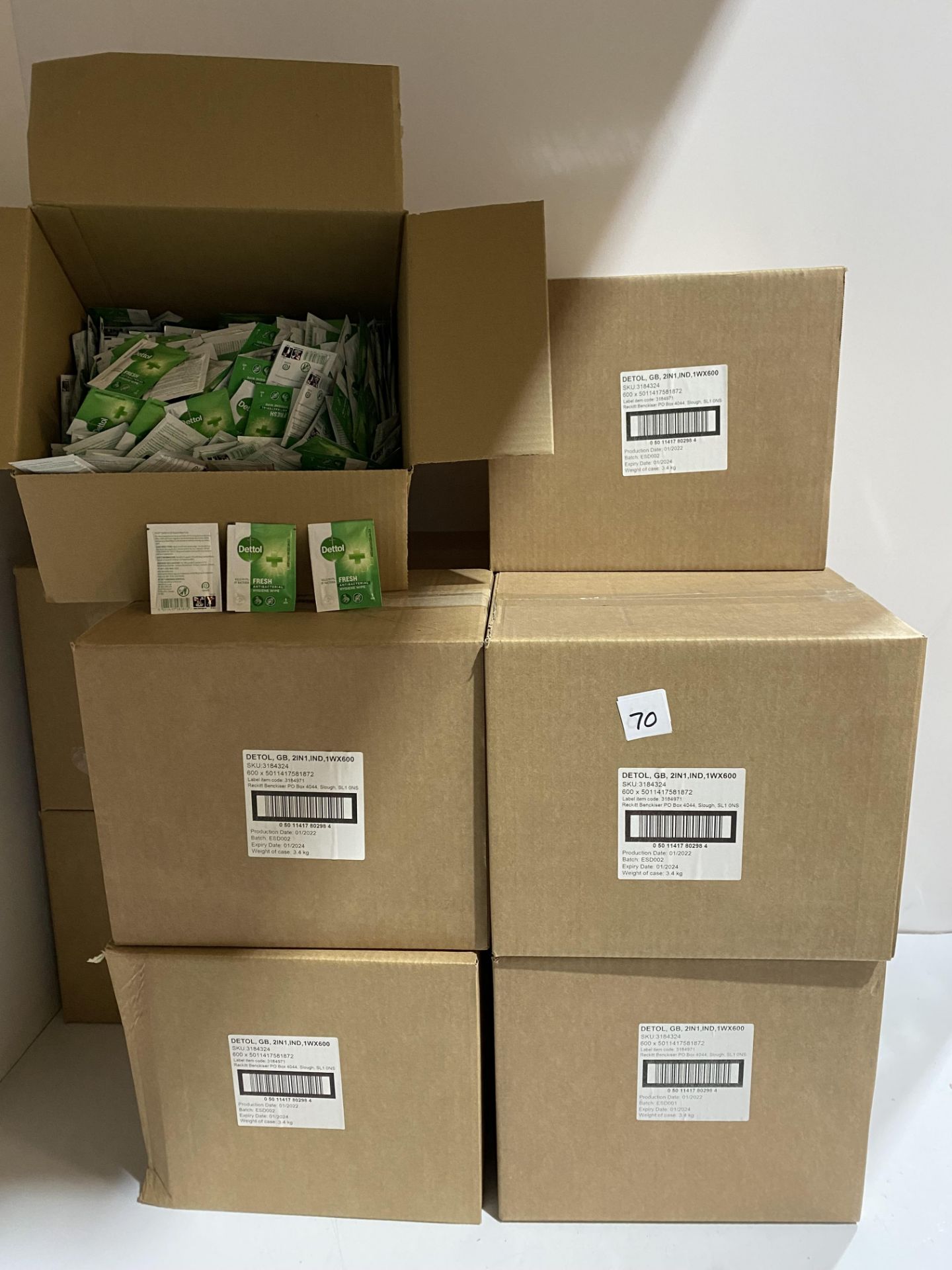 10 x boxes of 600 each box Dettol fresh antibacterial hygiene wipes (expiry date Jan 2024 but