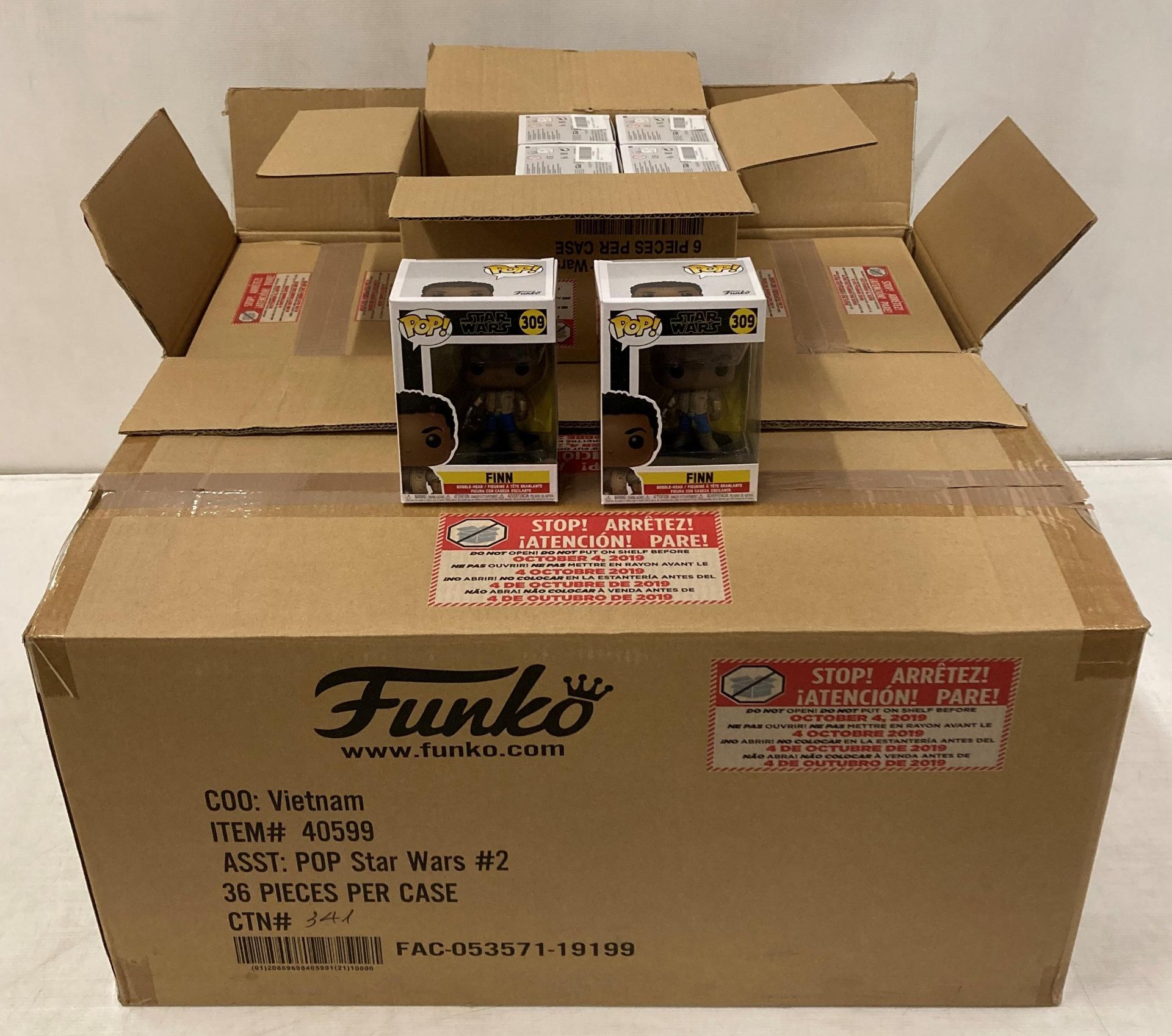 2 x Boxes of 36 x Funko POP! Figurine Star Wars: The Rise of Skywalker - Finn (saleroom location: