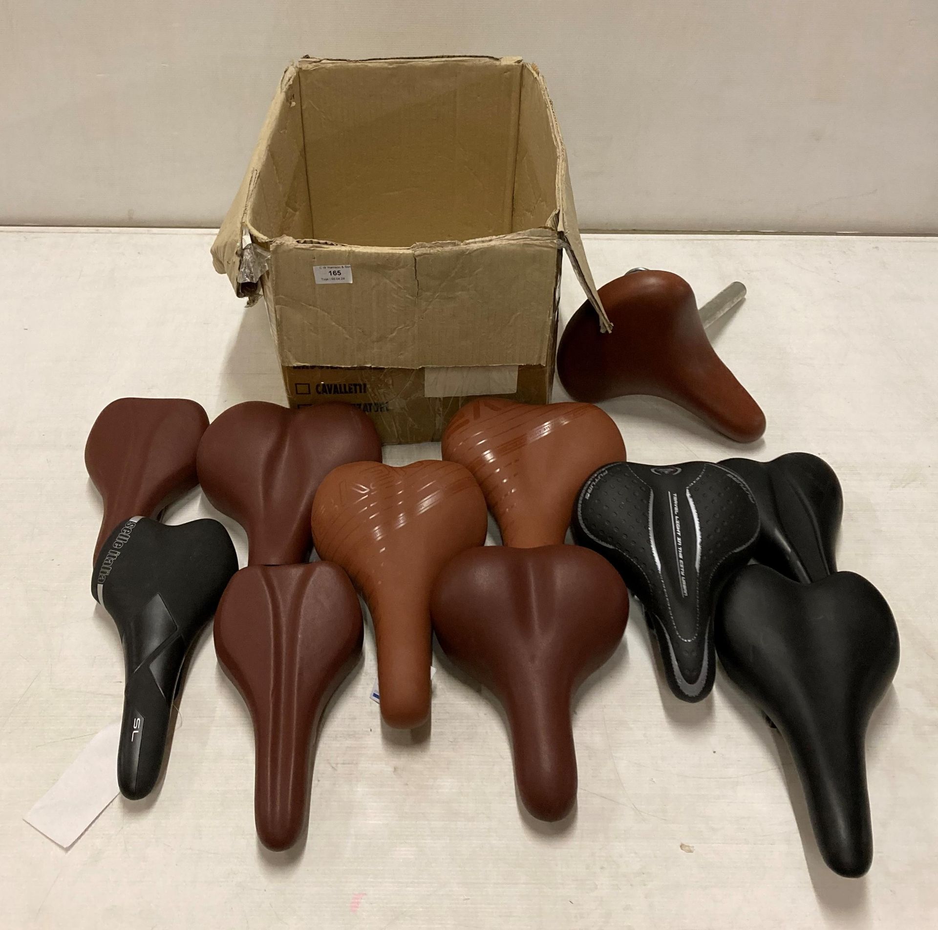 11 x assorted Nevea cycle seats (saleroom location: L06)