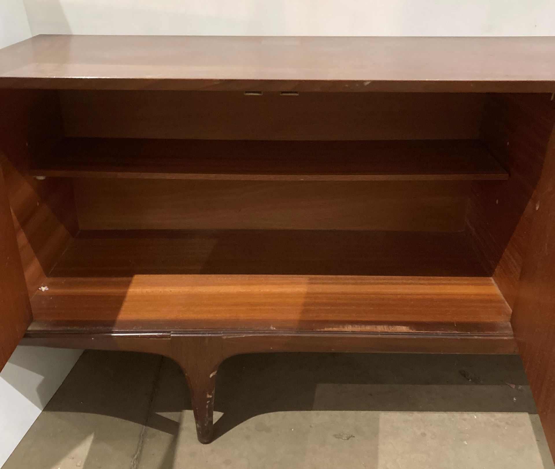 Mid-Century dark teak sideboard with two doors and four drawers including a cutlery drawer and a - Image 3 of 5