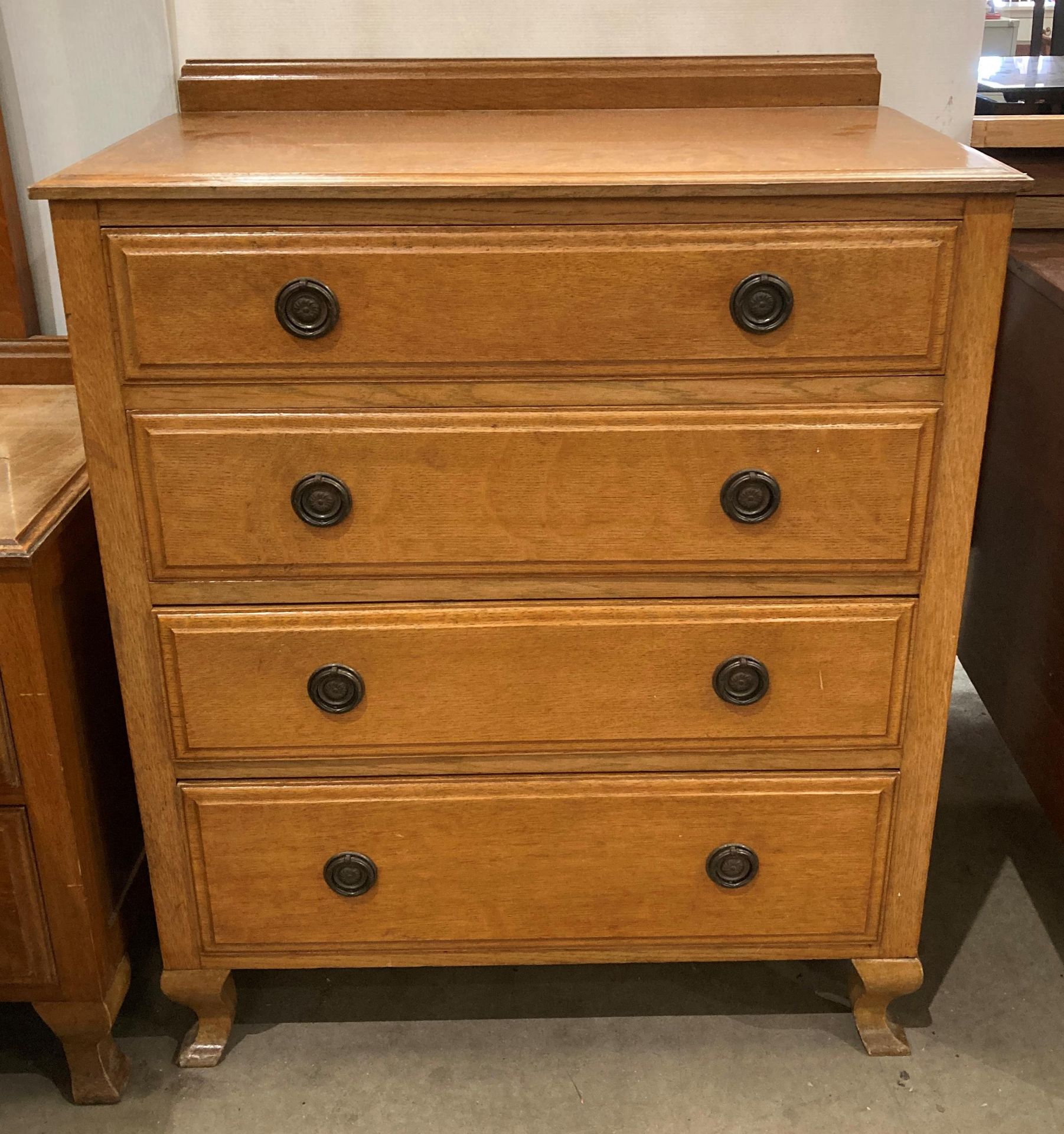 Light oak three-piece bedroom suite including four-drawer dresser, single-drawer, - Image 2 of 4