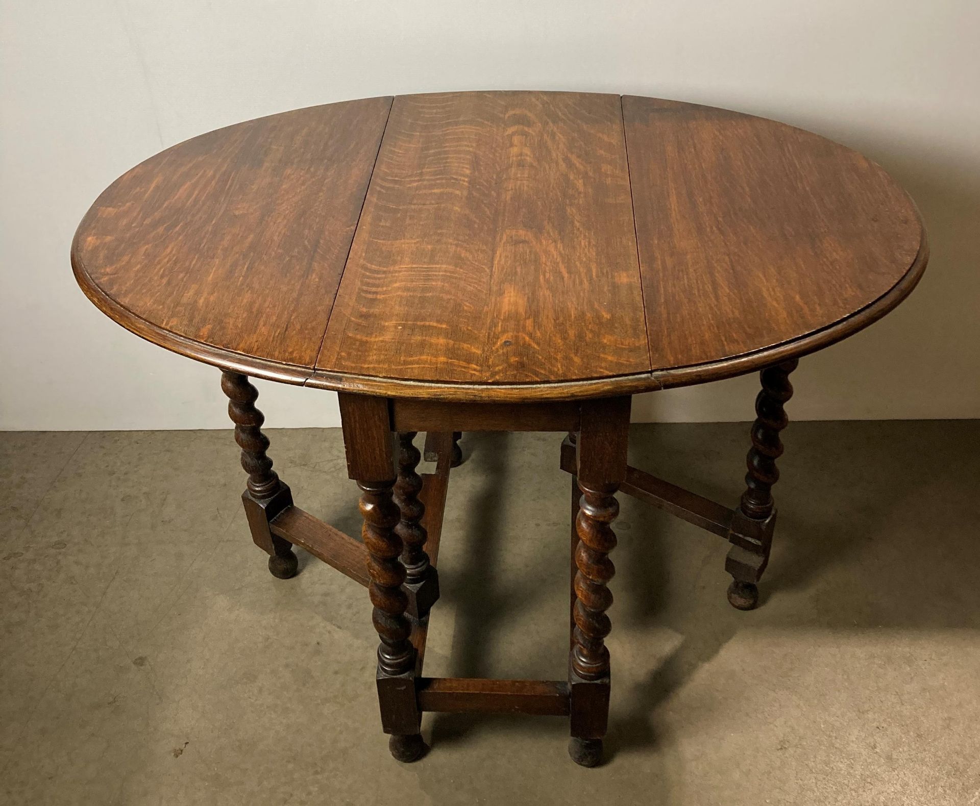 Mid-Century oak drop-leaf oval dining table with barley twist legs,