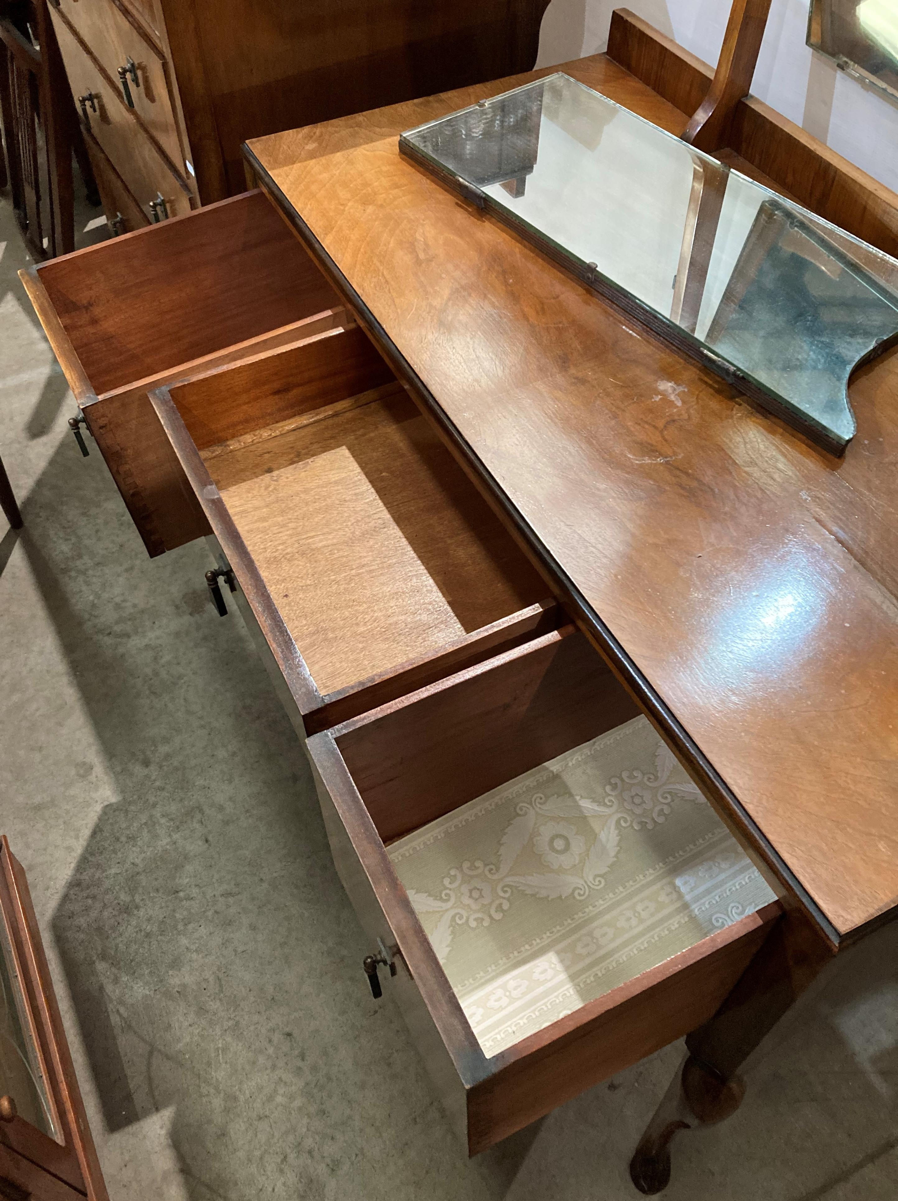 An Art Deco two-piece walnut bedroom suite including a four drawer chest of drawers of cabriole - Image 4 of 6