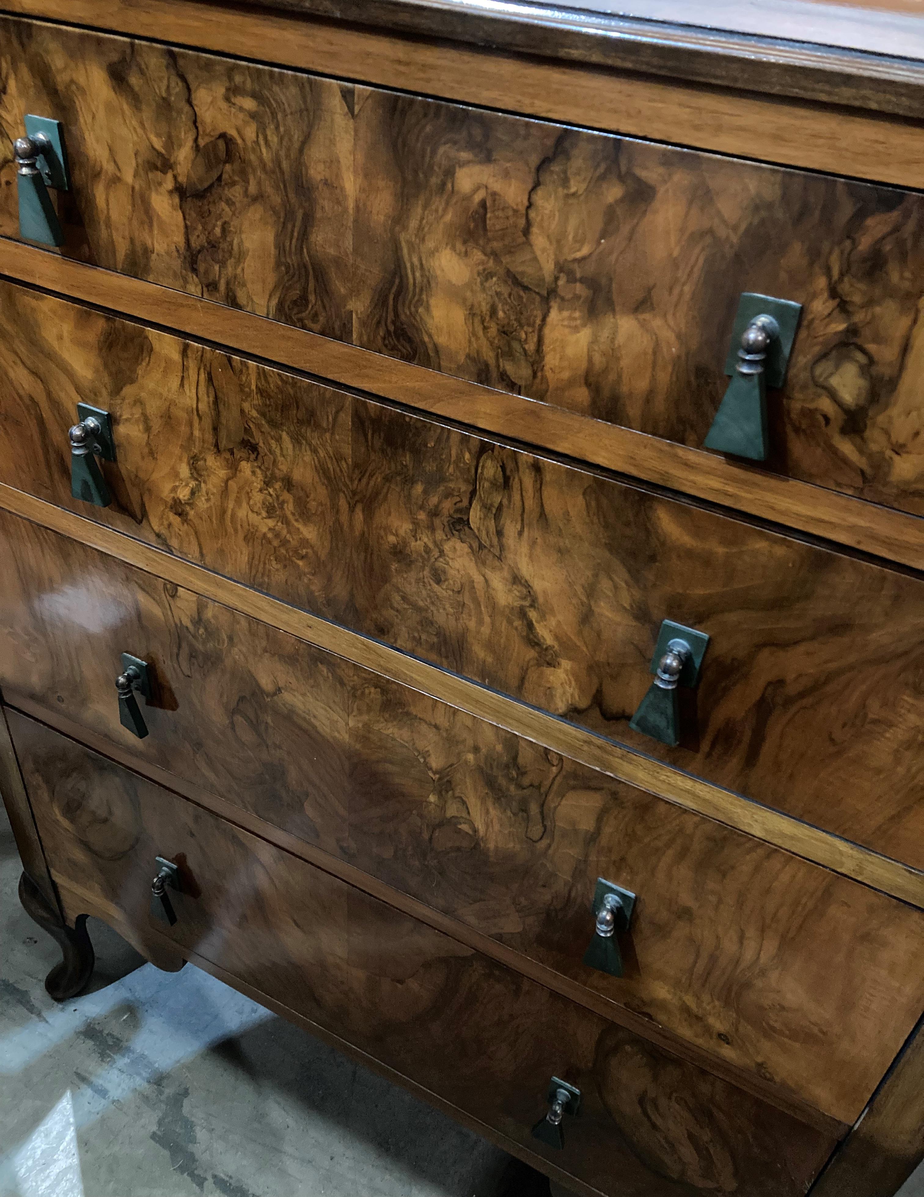 An Art Deco two-piece walnut bedroom suite including a four drawer chest of drawers of cabriole - Image 6 of 6