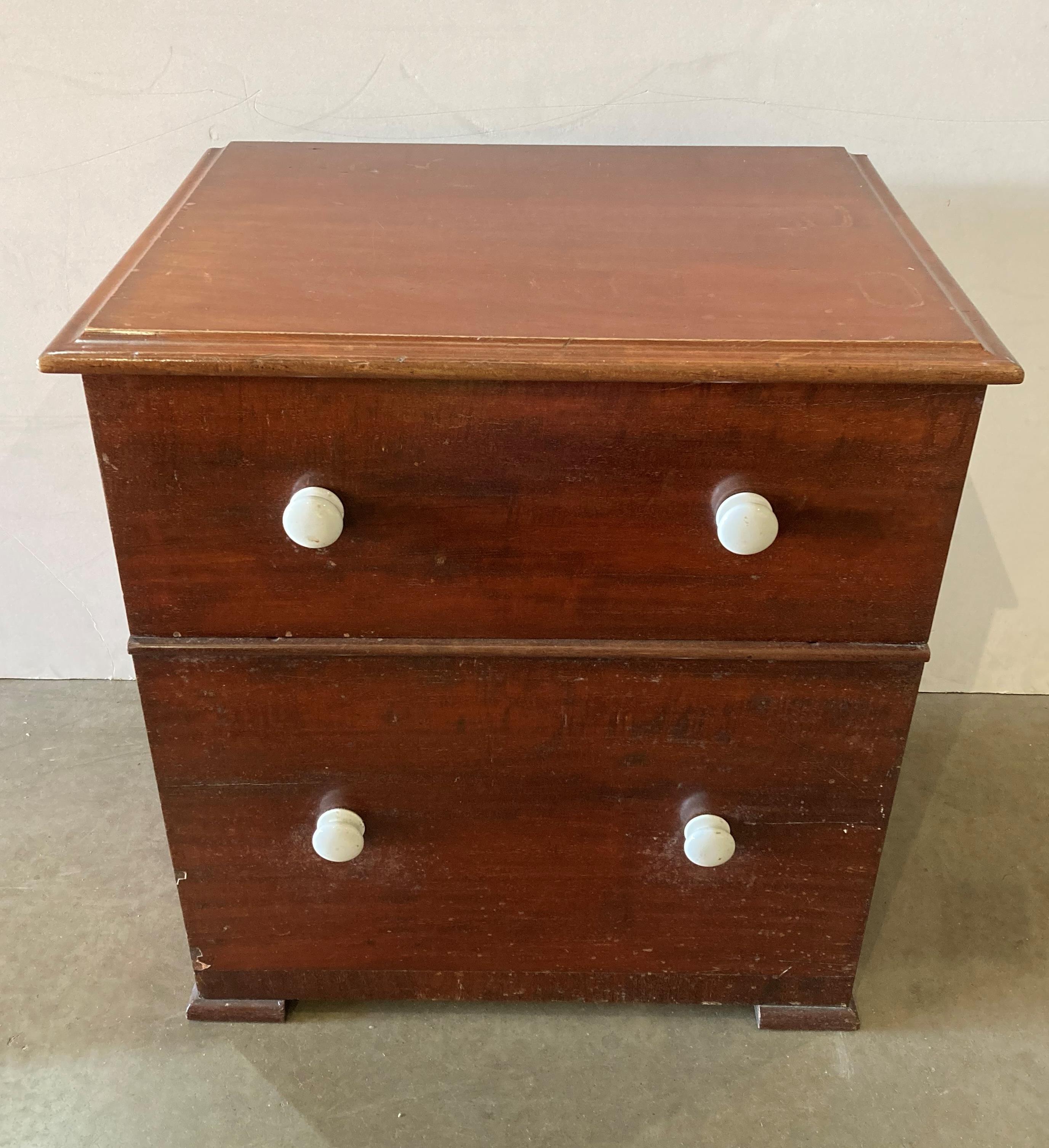 Vintage mahogany commode with lift-up top and original ceramic insert and white handles,
