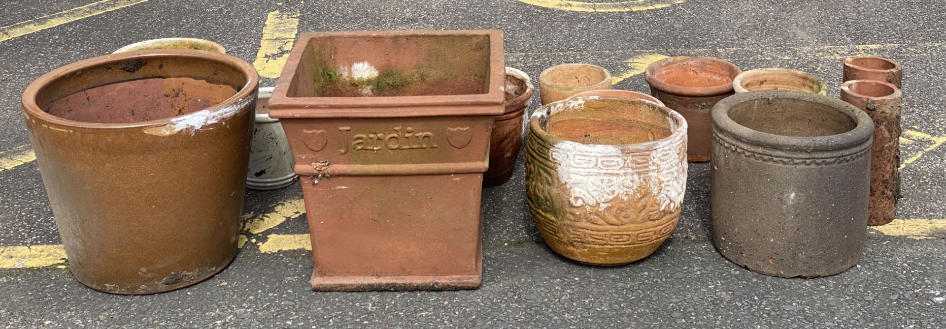 13 x assorted plant pots, - Image 9 of 9