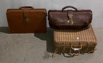 A brown leather GPO Gladstone bag,