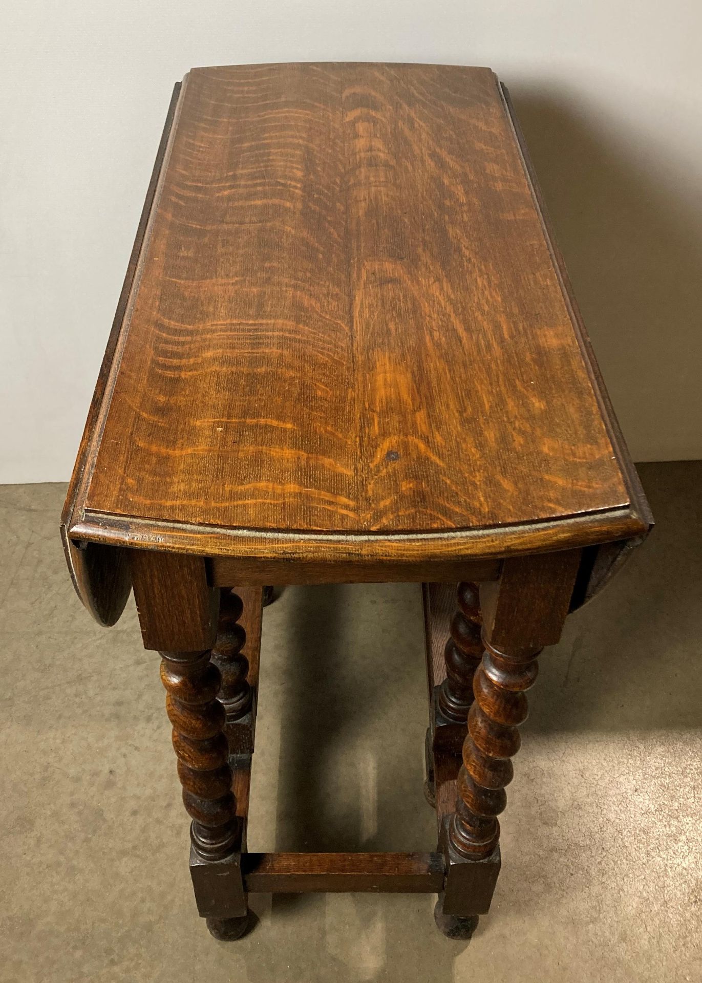 Mid-Century oak drop-leaf oval dining table with barley twist legs, - Image 4 of 4